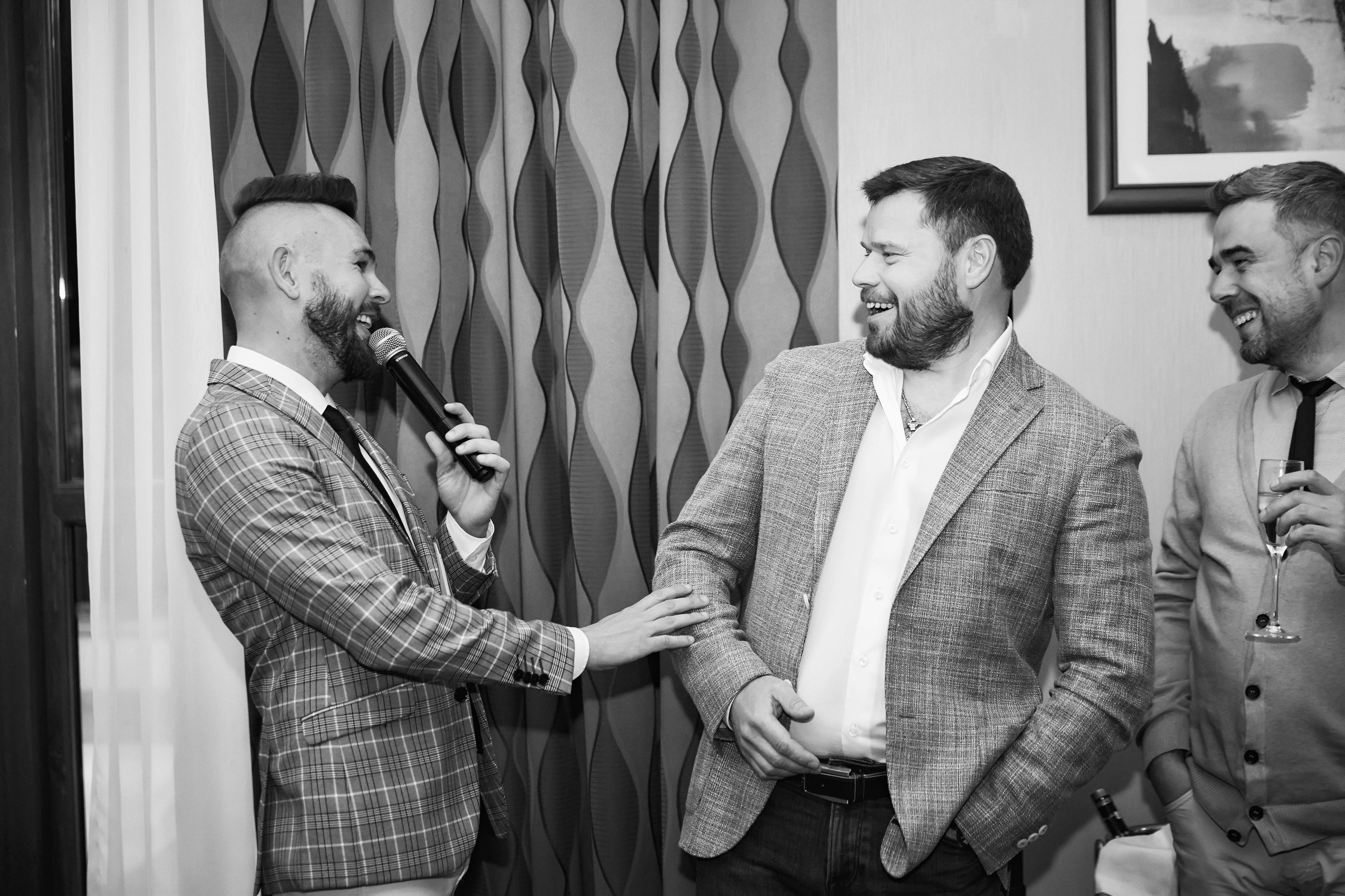 Свадьба в Красной Поляне от TWINS STUDIO в окружении гор. ТВИНС СТУДИО — лучшие свадебные фотографы и видеографы в Краснодаре