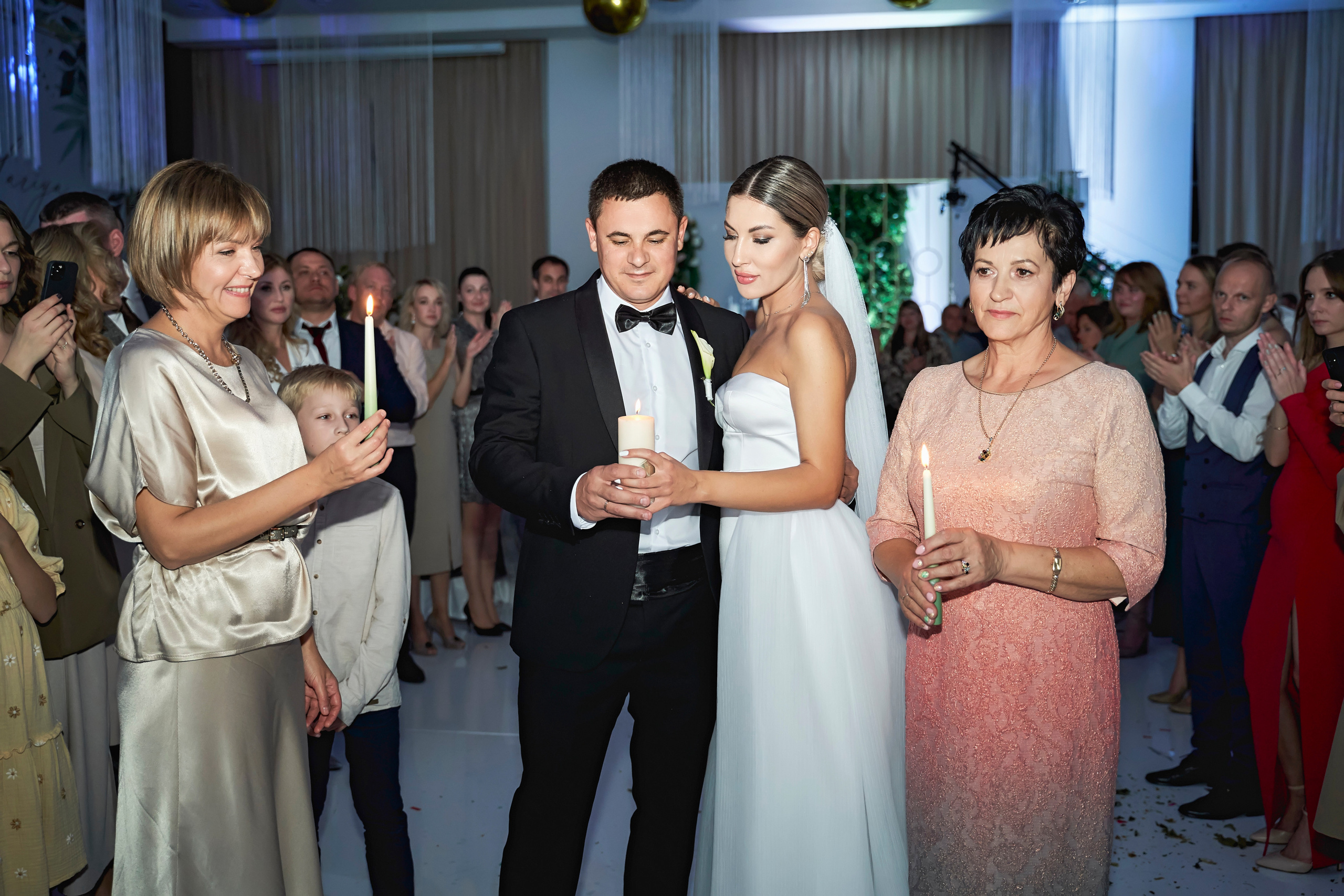 Красивая выездная регистрация в «Шато Де Талю» винодельня в Геленджике. ТВИНС СТУДИО — лучшие свадебные фотографы и видеографы в Краснодаре