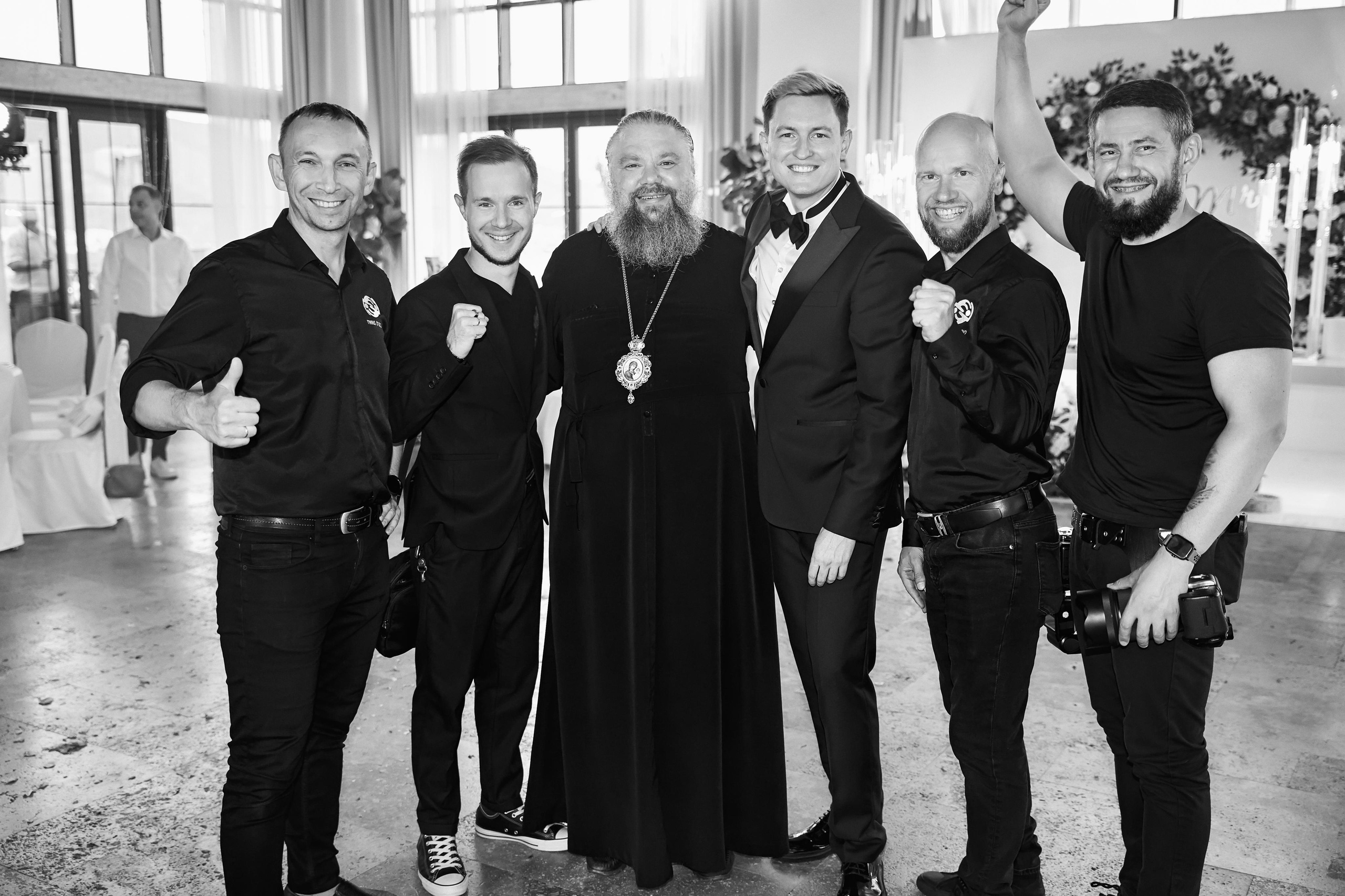 Прогулка на яхте в день свадьбы вместе с фото и видео Твинс Студио. ТВИНС СТУДИО — лучшие свадебные фотографы и видеографы в Краснодаре