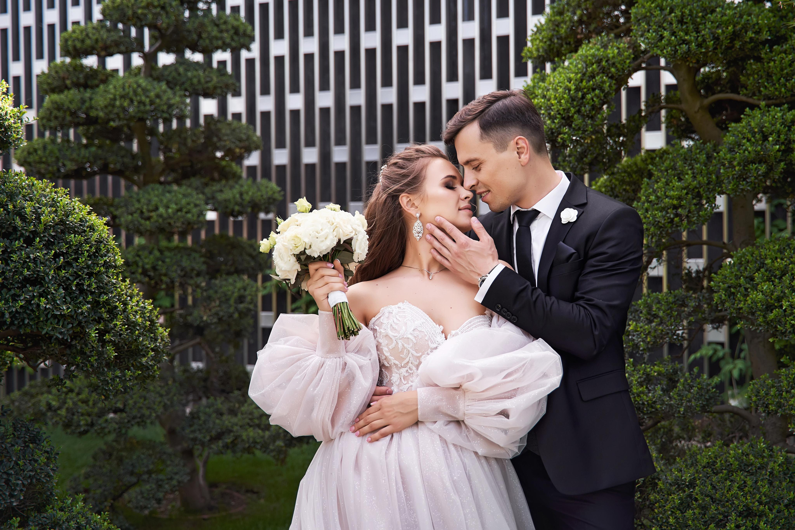 Камерная свадьба в фотостудии, парке Галицкого и Екатерининском загсе. ТВИНС СТУДИО — лучшие свадебные фотографы и видеографы в Краснодаре