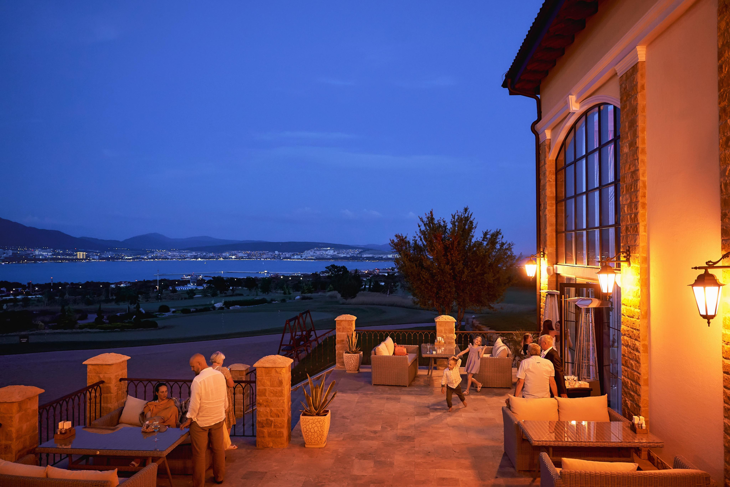 Прогулка на яхте в день свадьбы вместе с фото и видео Твинс Студио. ТВИНС СТУДИО — лучшие свадебные фотографы и видеографы в Краснодаре