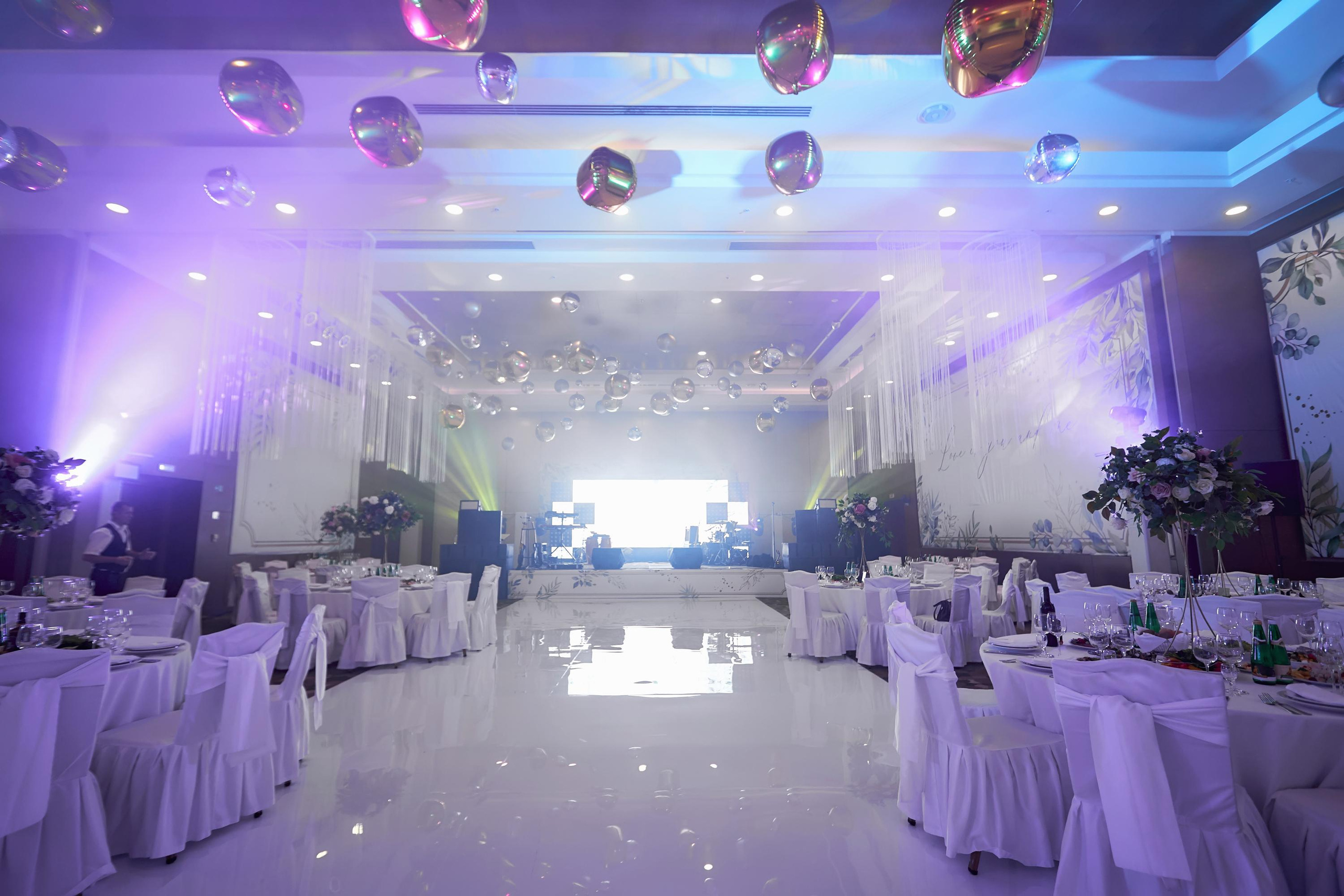 Красивая выездная регистрация в «Шато Де Талю» винодельня в Геленджике. ТВИНС СТУДИО — лучшие свадебные фотографы и видеографы в Краснодаре