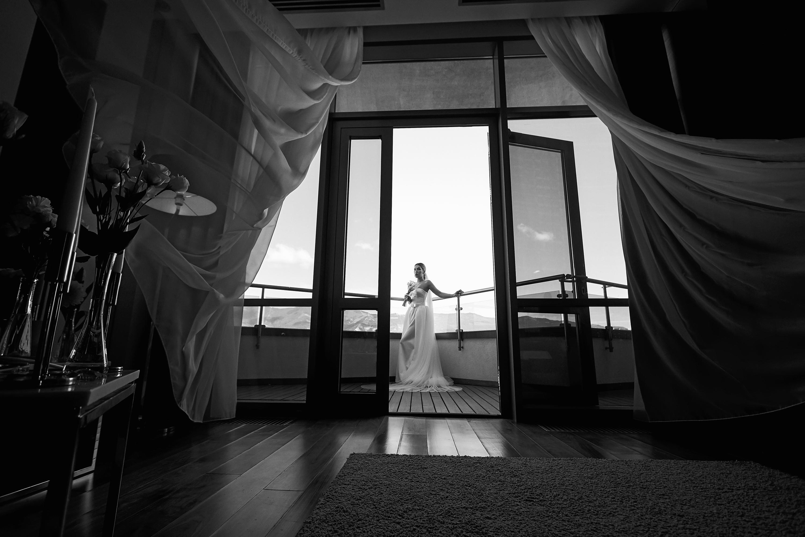 Красивая выездная регистрация в «Шато Де Талю» винодельня в Геленджике. ТВИНС СТУДИО — лучшие свадебные фотографы и видеографы в Краснодаре