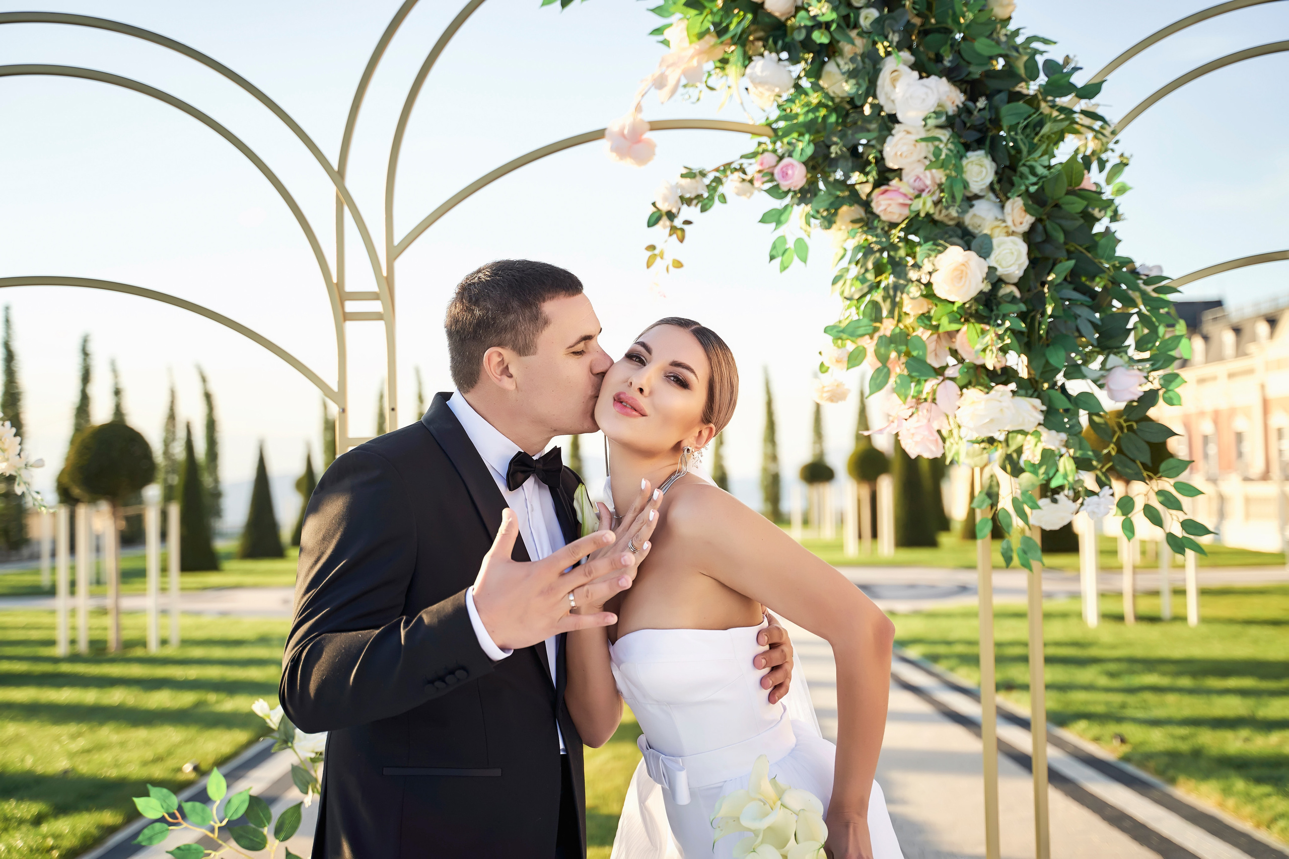 Красивая выездная регистрация в «Шато Де Талю» винодельня в Геленджике. ТВИНС СТУДИО — лучшие свадебные фотографы и видеографы в Краснодаре