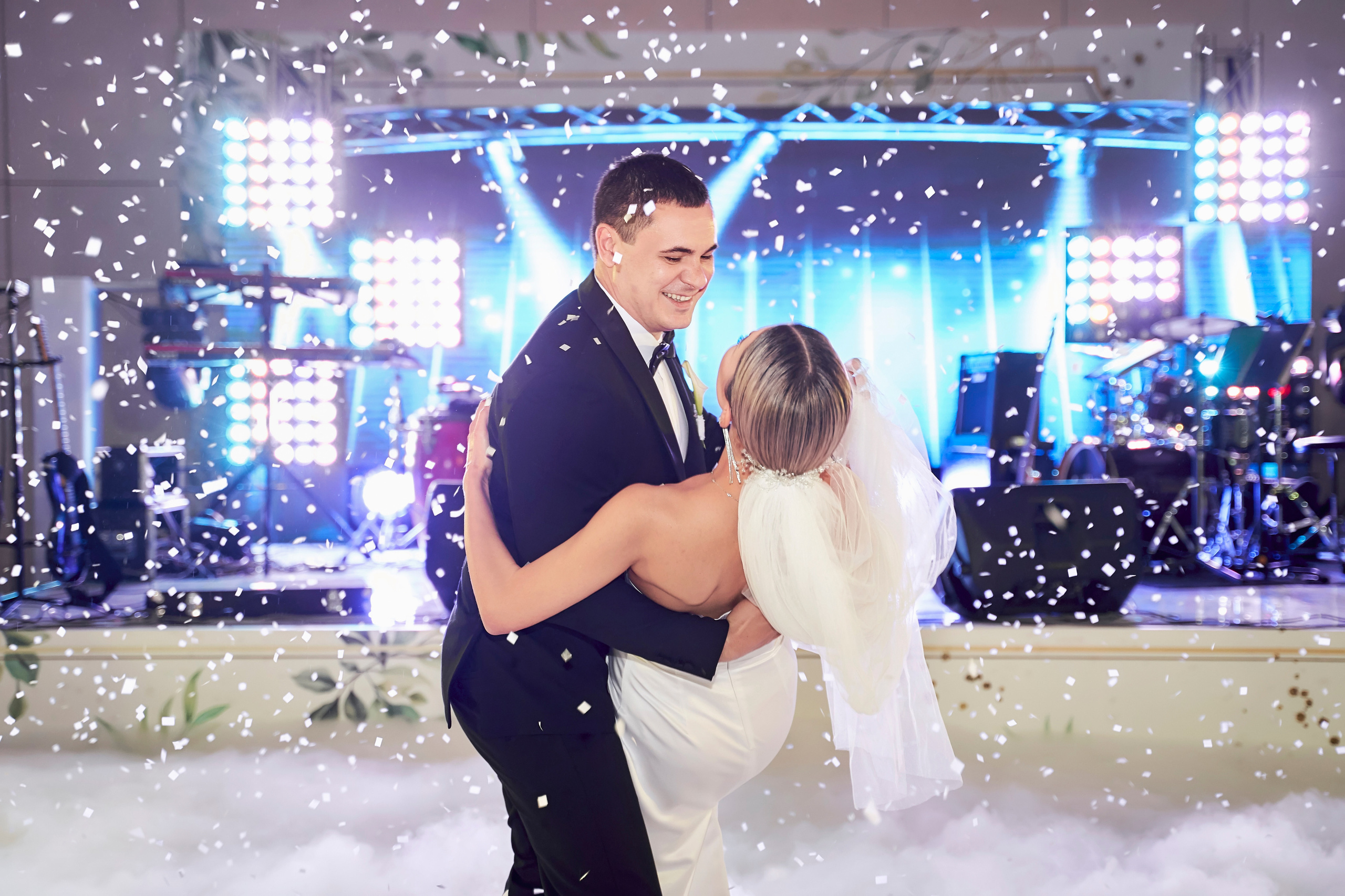 Красивая выездная регистрация в «Шато Де Талю» винодельня в Геленджике. ТВИНС СТУДИО — лучшие свадебные фотографы и видеографы в Краснодаре