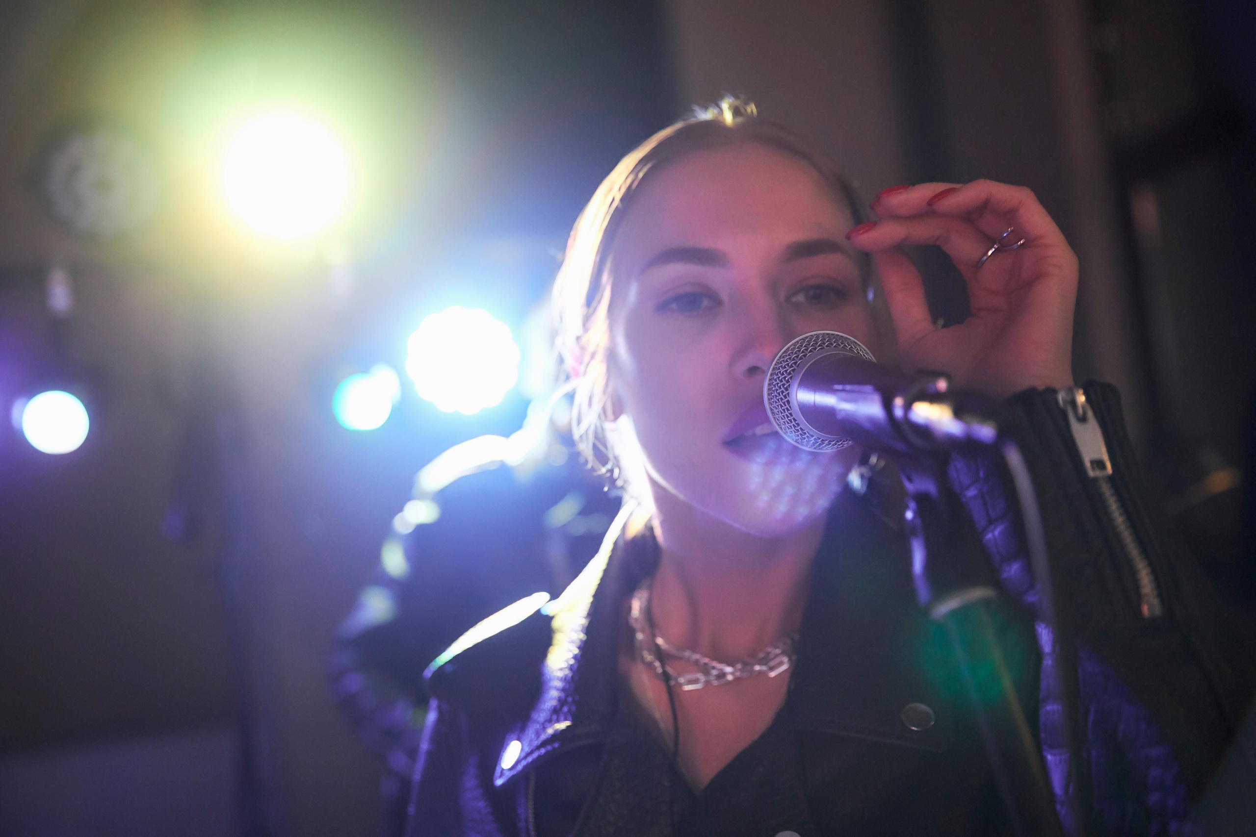 Свадьба в Красной Поляне от TWINS STUDIO в окружении гор. ТВИНС СТУДИО — лучшие свадебные фотографы и видеографы в Краснодаре