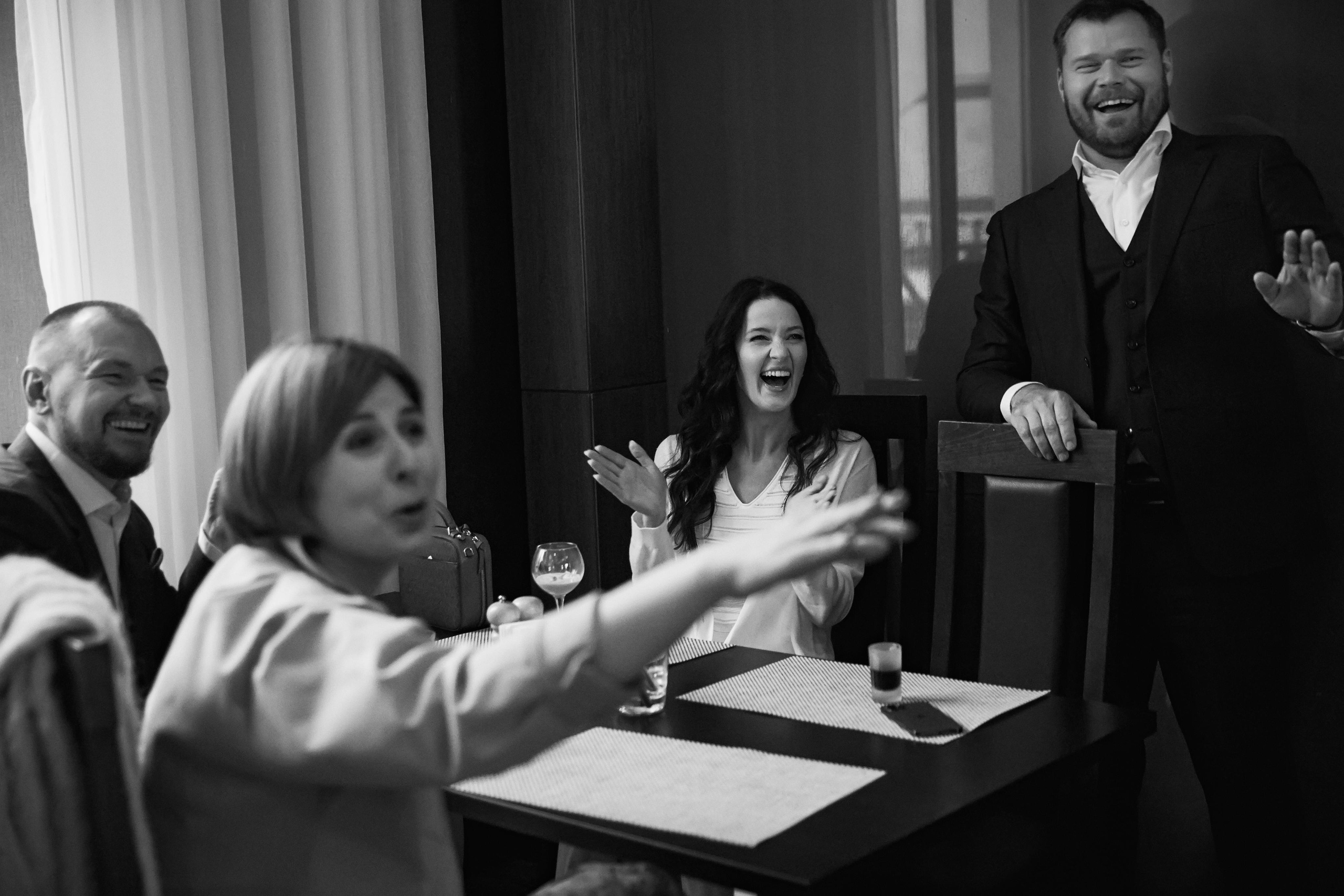 Свадьба в Красной Поляне от TWINS STUDIO в окружении гор. ТВИНС СТУДИО — лучшие свадебные фотографы и видеографы в Краснодаре