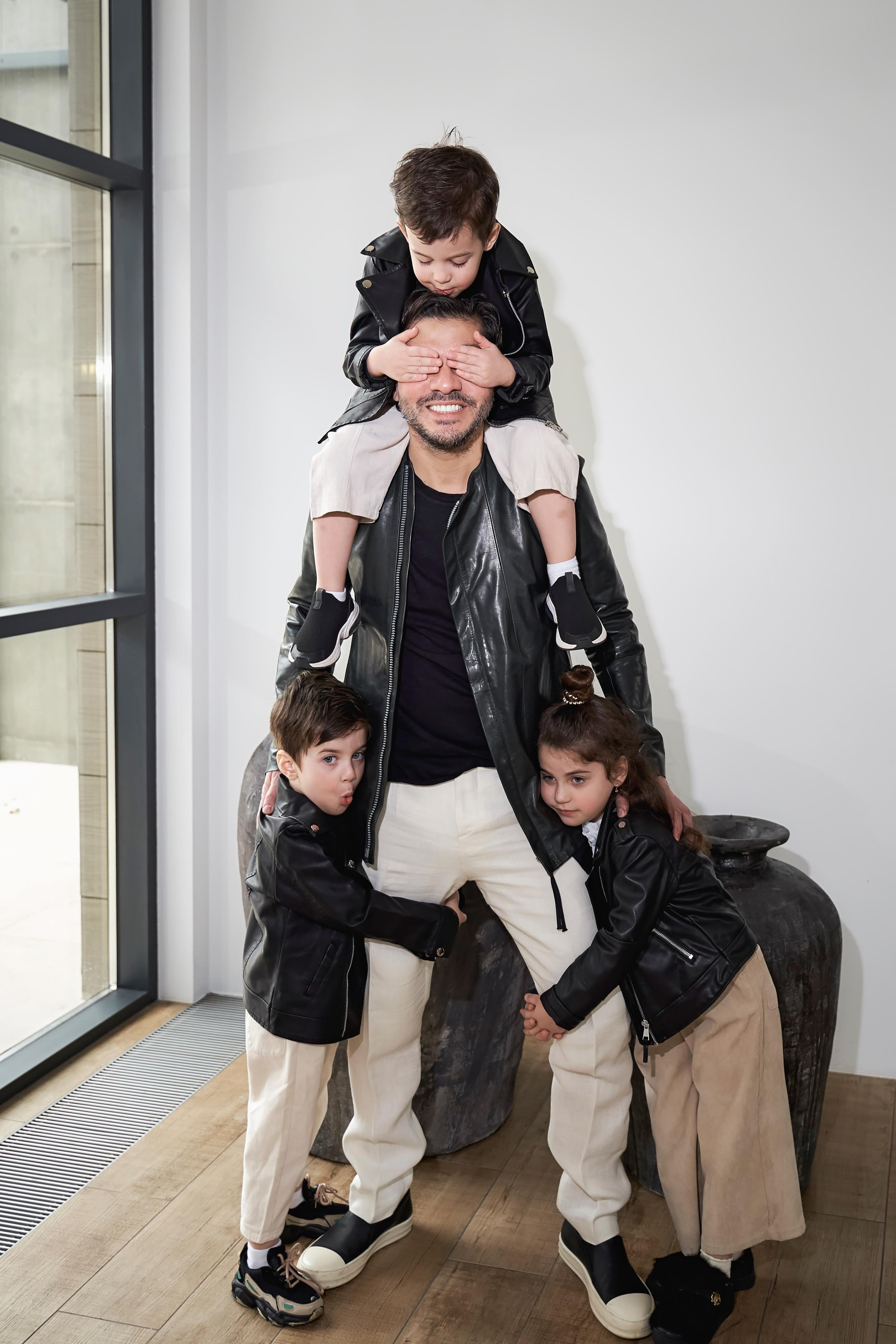 Самир Азарян и «три торнадо» Семейная фотосъёмка от Твинс Студио. ТВИНС СТУДИО — лучшие свадебные фотографы и видеографы в Краснодаре