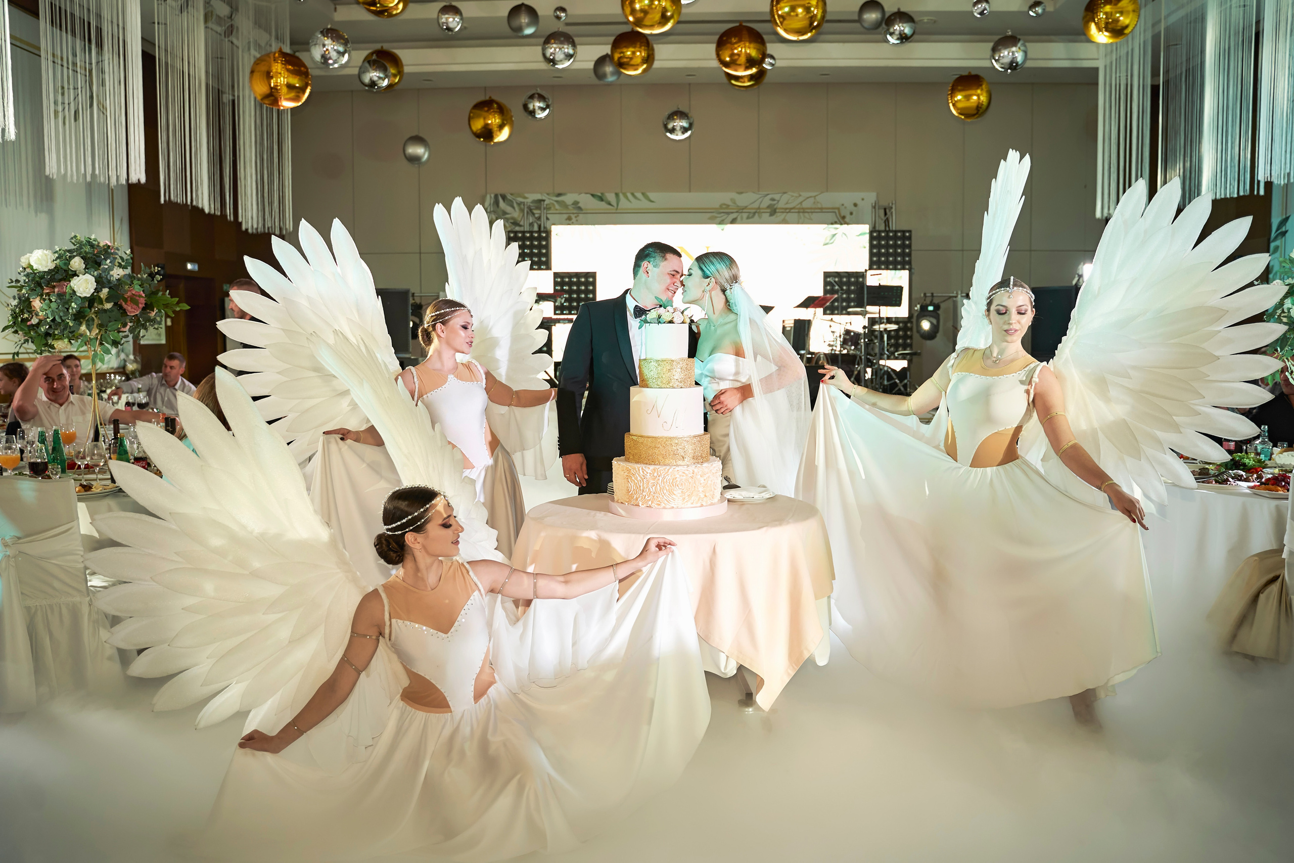 Красивая выездная регистрация в «Шато Де Талю» винодельня в Геленджике. ТВИНС СТУДИО — лучшие свадебные фотографы и видеографы в Краснодаре