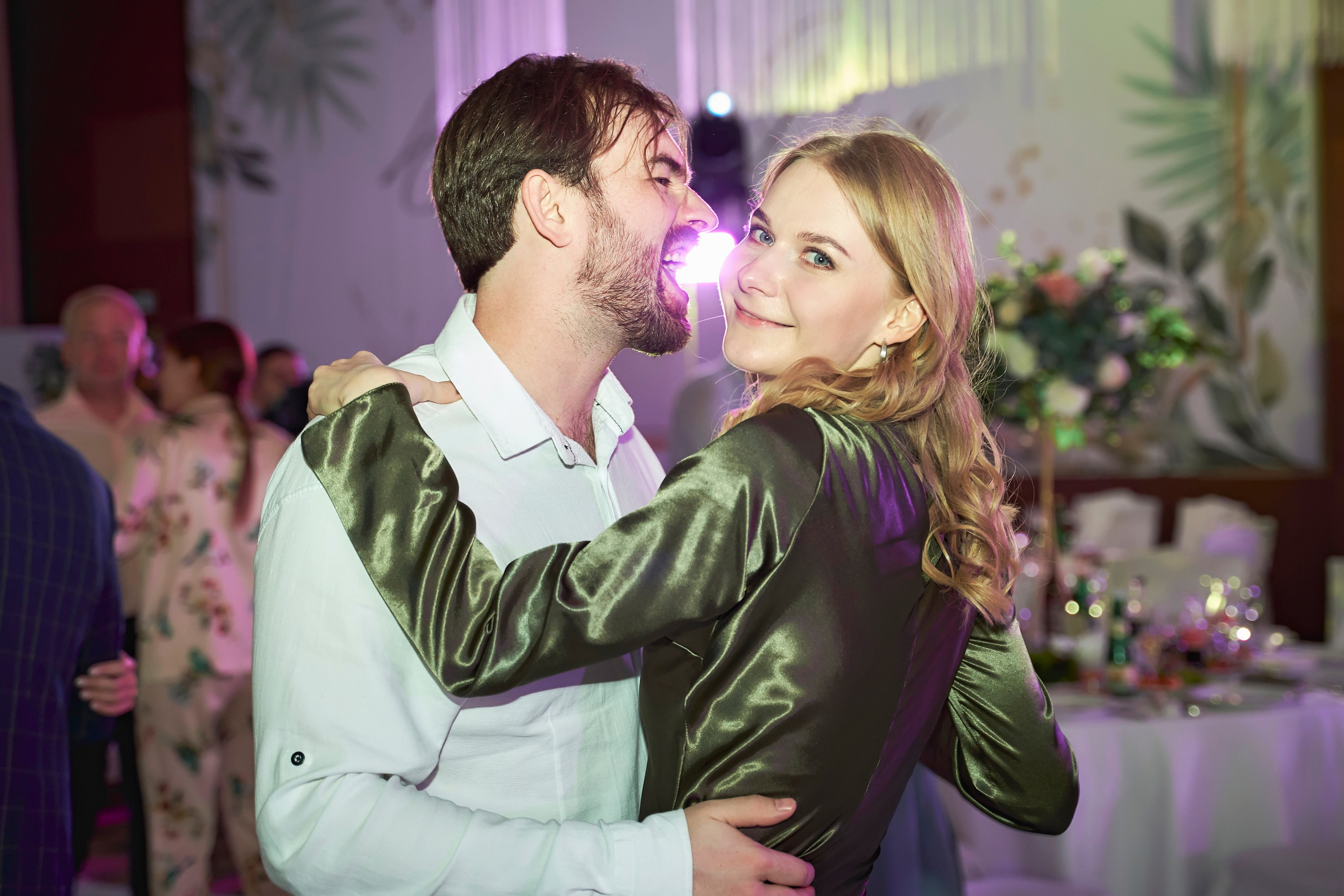 Красивая выездная регистрация в «Шато Де Талю» винодельня в Геленджике. ТВИНС СТУДИО — лучшие свадебные фотографы и видеографы в Краснодаре