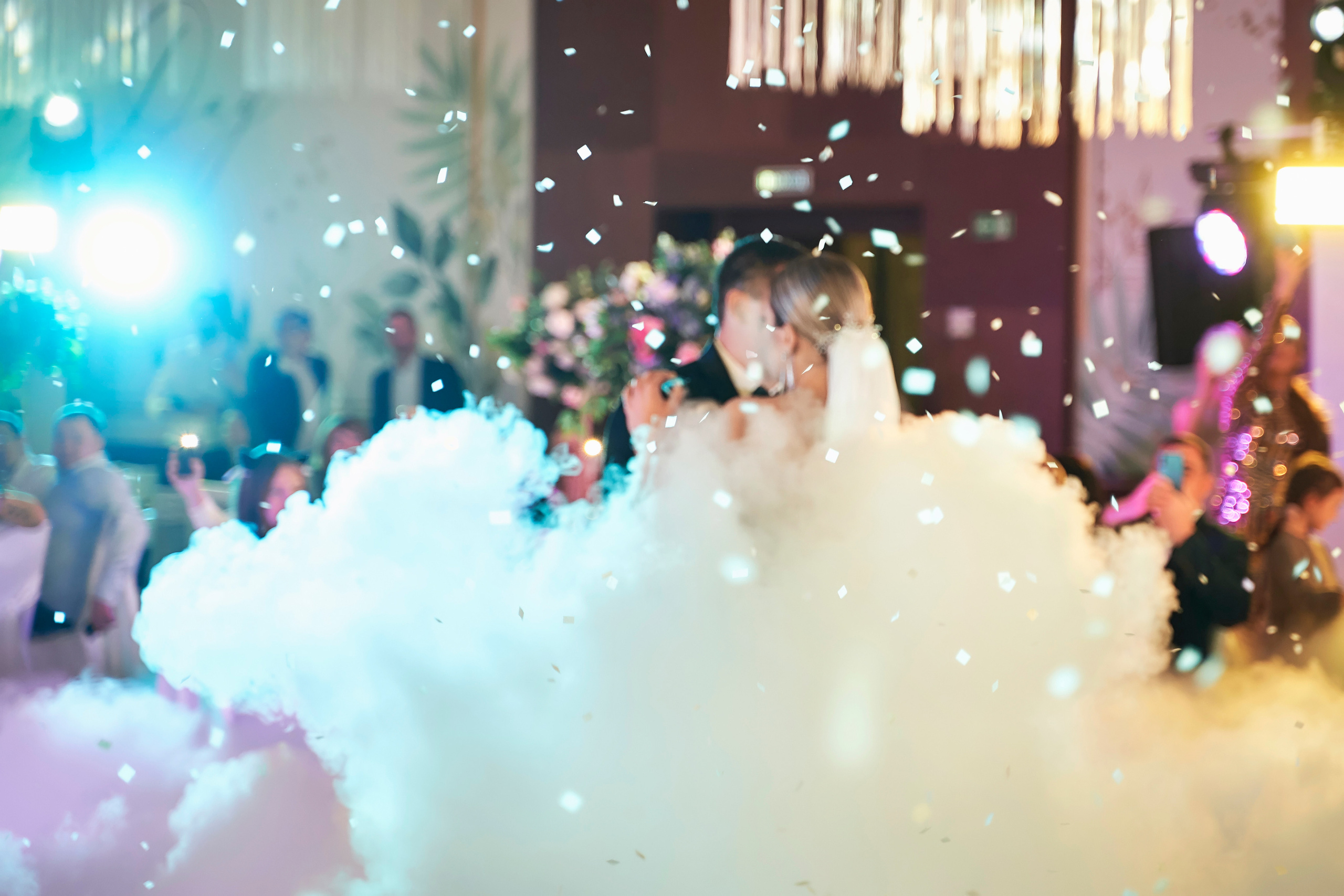 Красивая выездная регистрация в «Шато Де Талю» винодельня в Геленджике. ТВИНС СТУДИО — лучшие свадебные фотографы и видеографы в Краснодаре