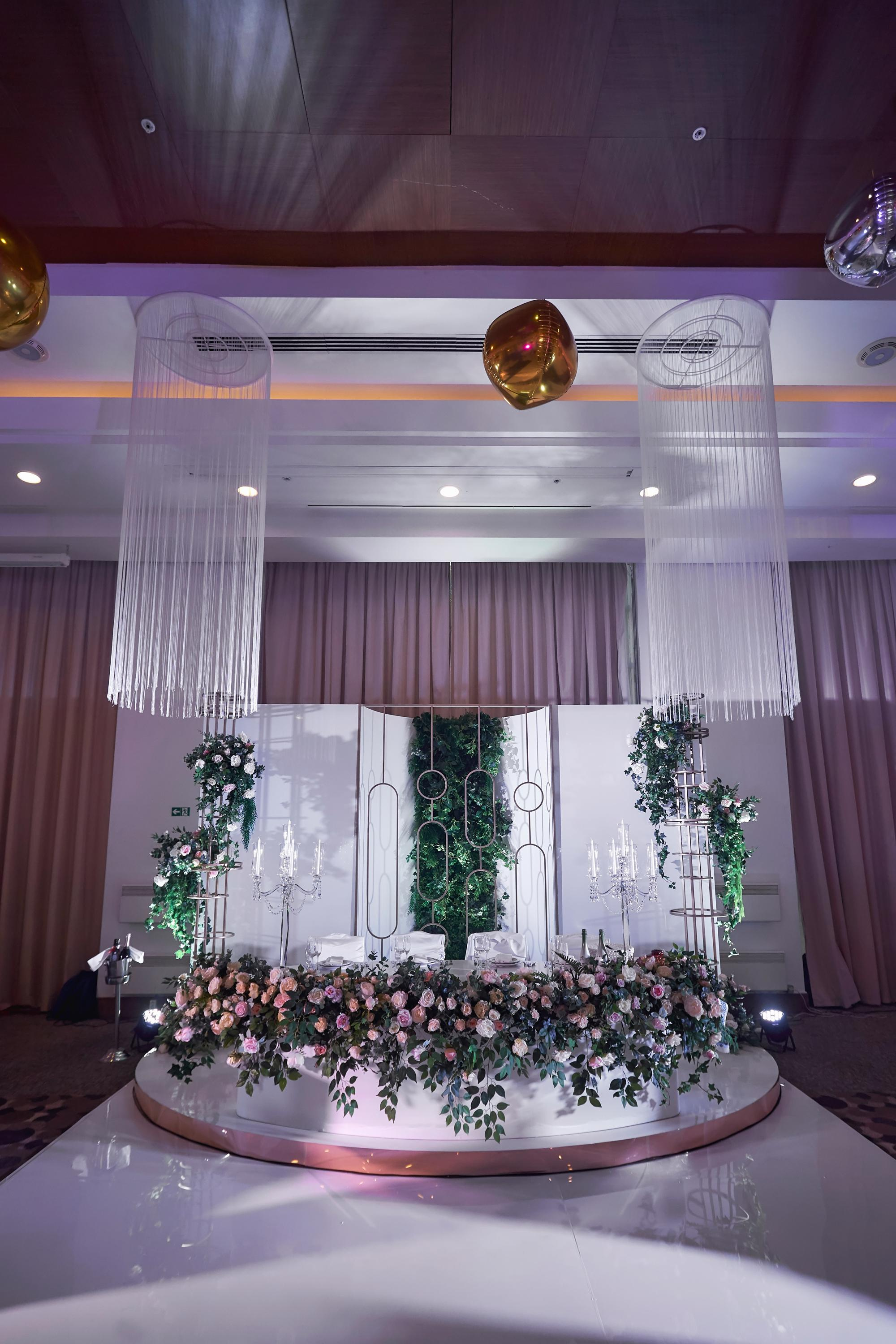 Красивая выездная регистрация в «Шато Де Талю» винодельня в Геленджике. ТВИНС СТУДИО — лучшие свадебные фотографы и видеографы в Краснодаре