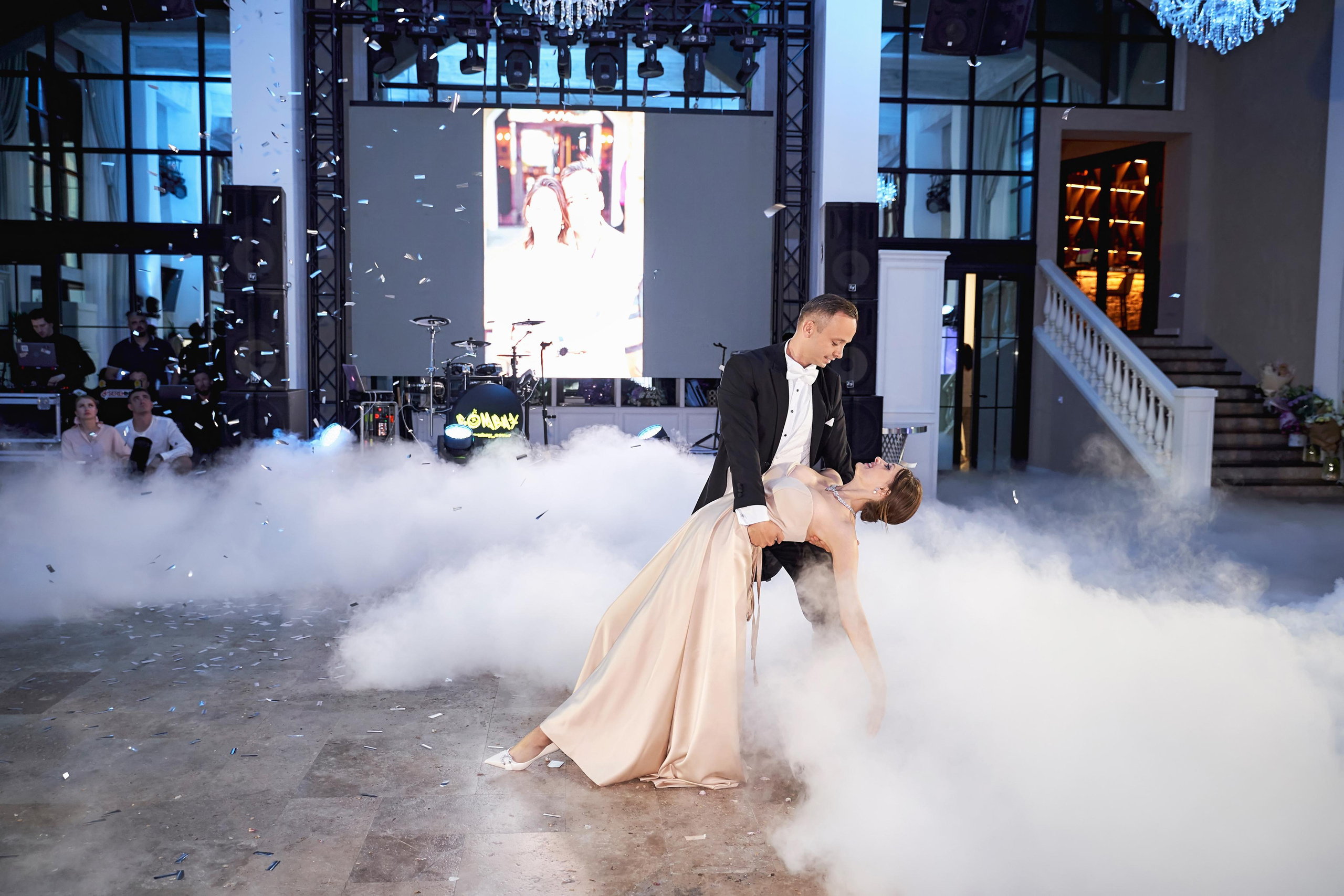 Прогулка на яхте в день свадьбы вместе с фото и видео Твинс Студио. ТВИНС СТУДИО — лучшие свадебные фотографы и видеографы в Краснодаре