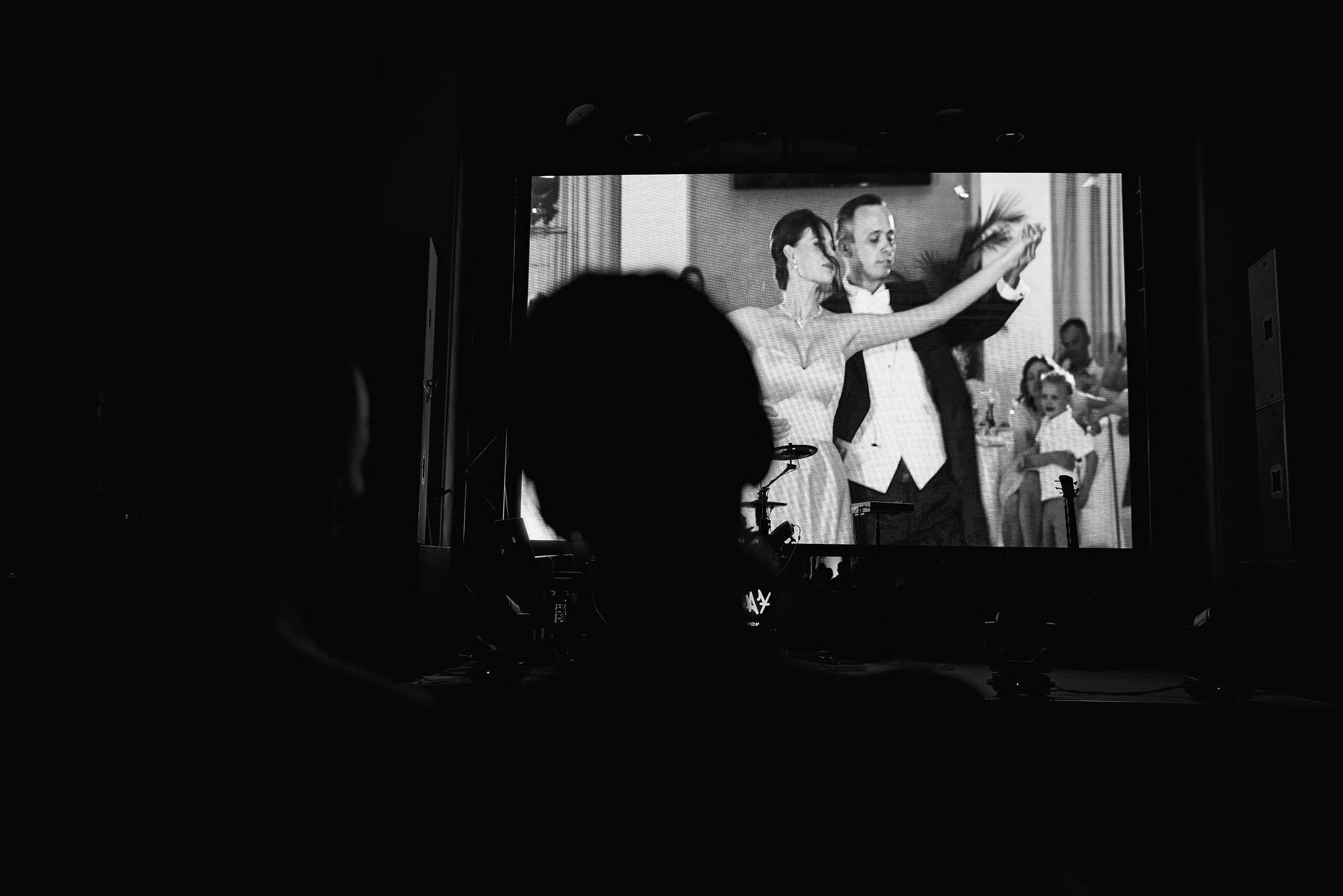 Прогулка на яхте в день свадьбы вместе с фото и видео Твинс Студио. ТВИНС СТУДИО — лучшие свадебные фотографы и видеографы в Краснодаре