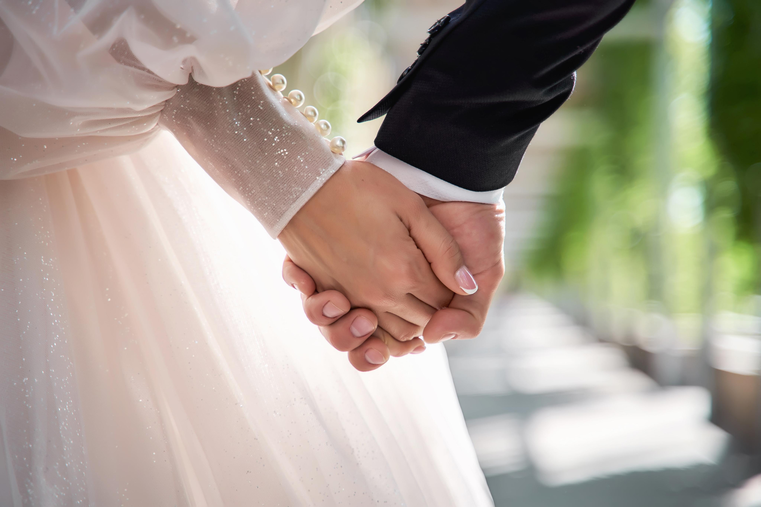 Камерная свадьба в фотостудии, парке Галицкого и Екатерининском загсе. ТВИНС СТУДИО — лучшие свадебные фотографы и видеографы в Краснодаре