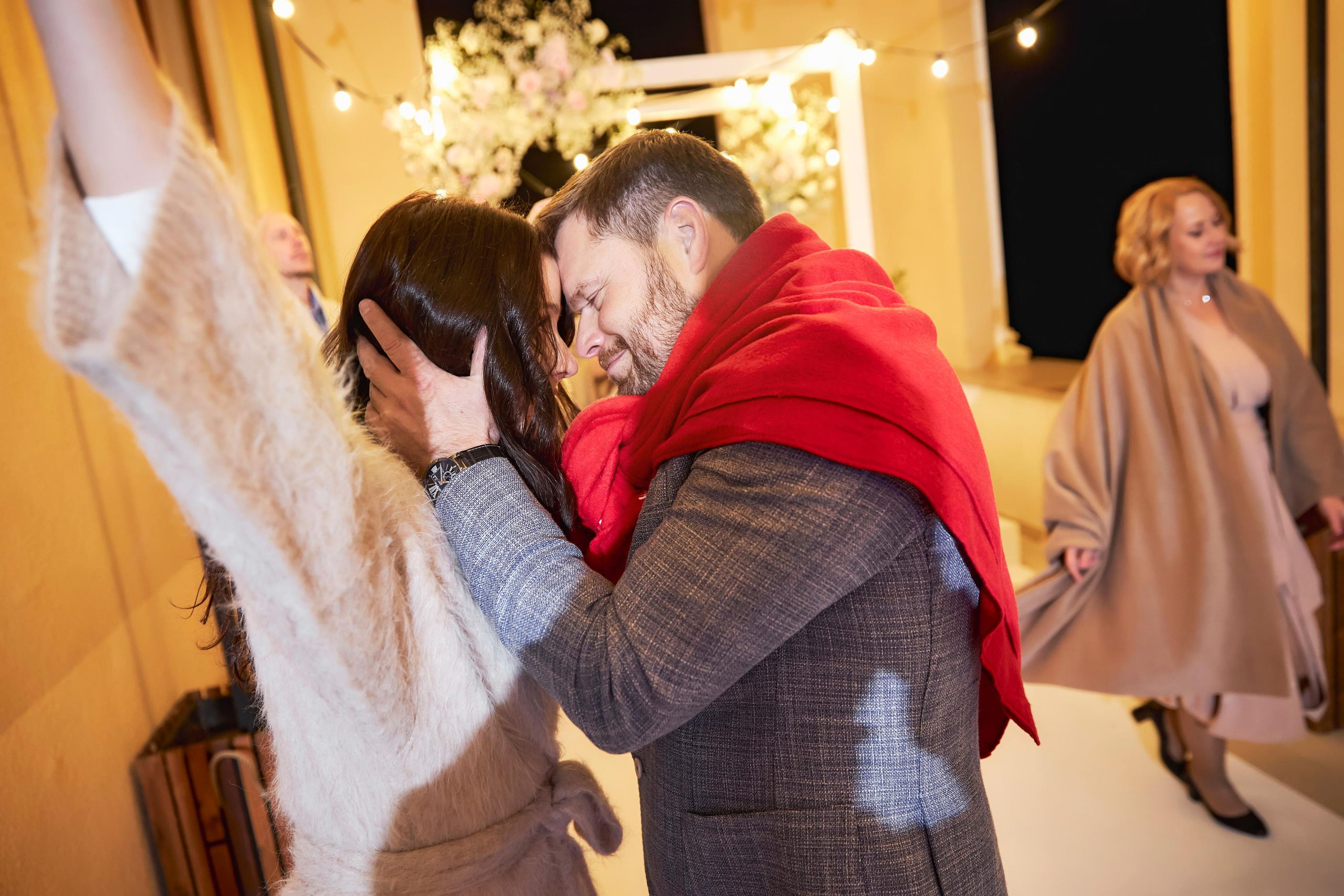 Свадьба в Красной Поляне от TWINS STUDIO в окружении гор. ТВИНС СТУДИО — лучшие свадебные фотографы и видеографы в Краснодаре