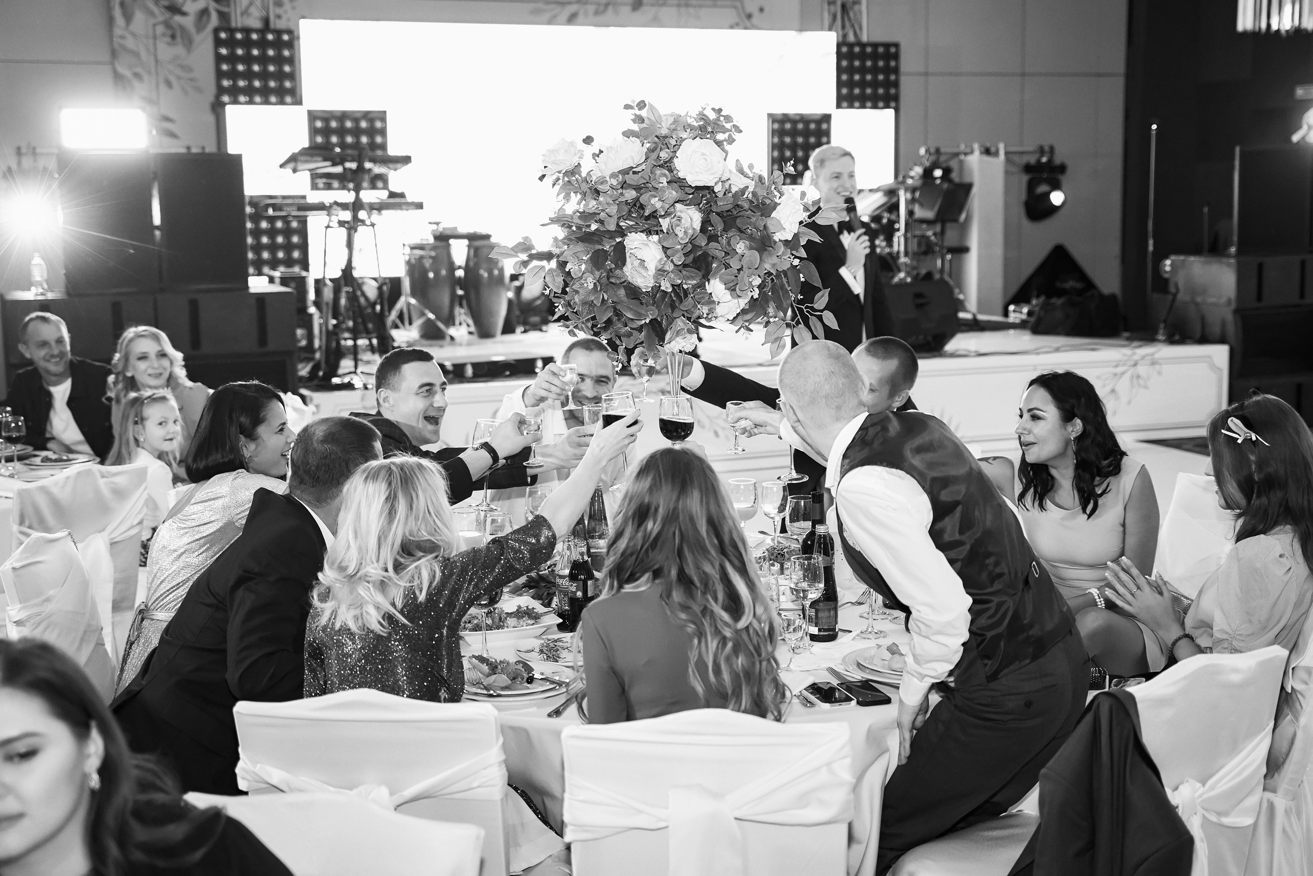 Красивая выездная регистрация в «Шато Де Талю» винодельня в Геленджике. ТВИНС СТУДИО — лучшие свадебные фотографы и видеографы в Краснодаре