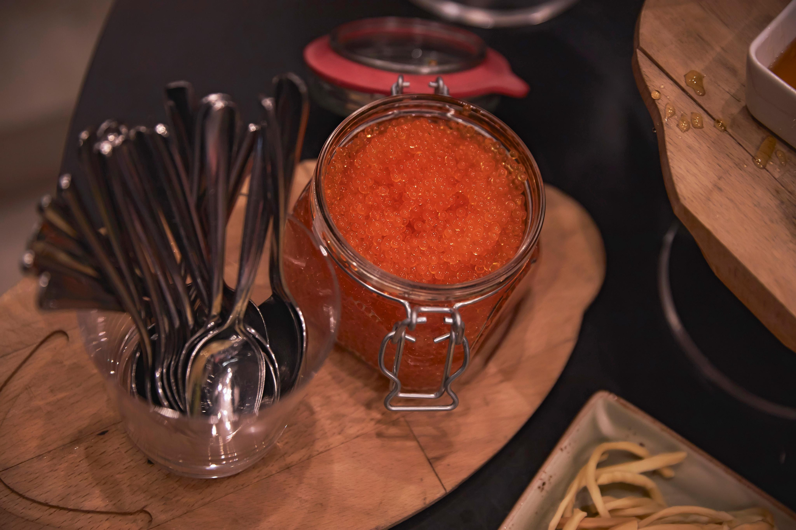 Свадьба в Красной Поляне от TWINS STUDIO в окружении гор. ТВИНС СТУДИО — лучшие свадебные фотографы и видеографы в Краснодаре