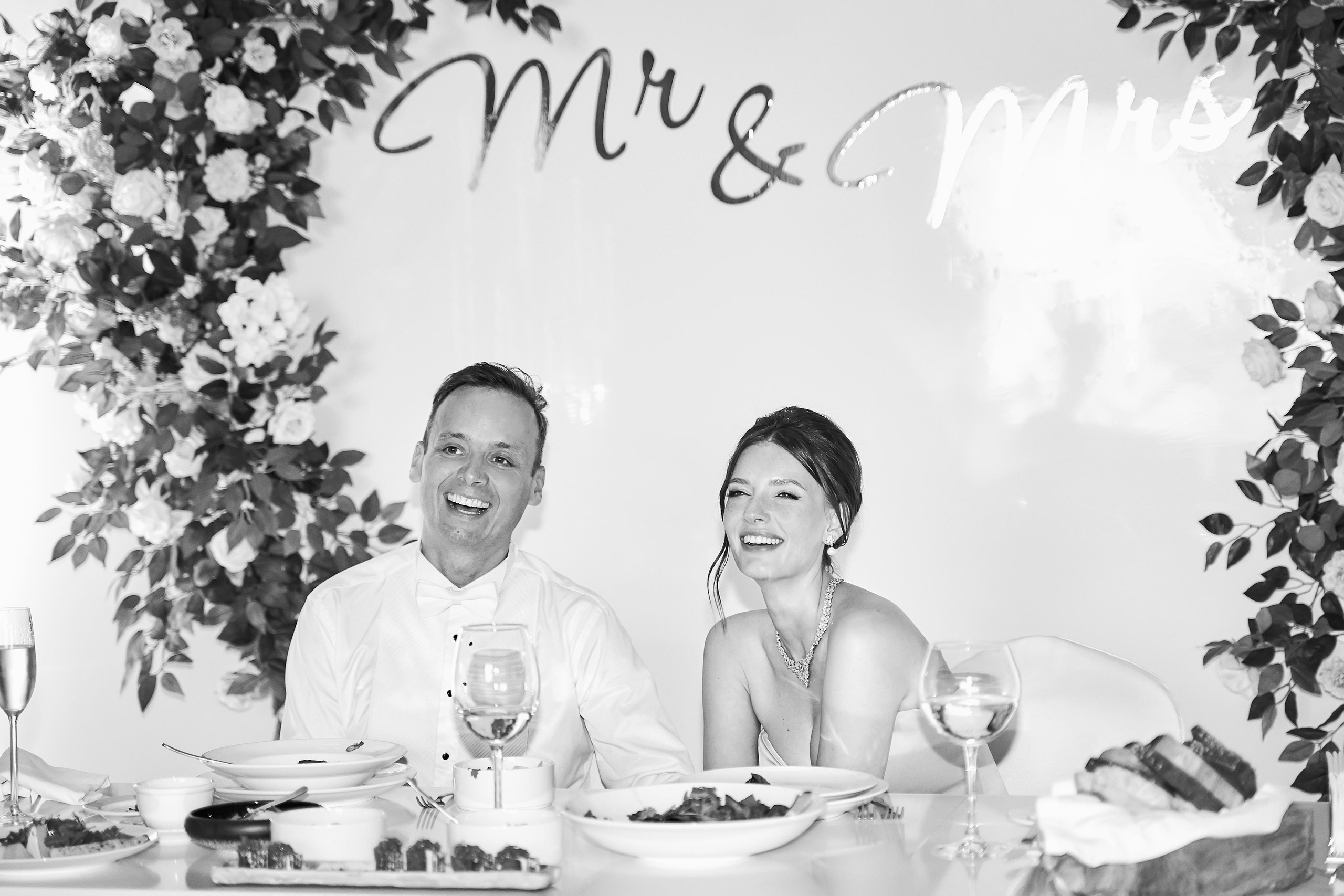 Прогулка на яхте в день свадьбы вместе с фото и видео Твинс Студио. ТВИНС СТУДИО — лучшие свадебные фотографы и видеографы в Краснодаре