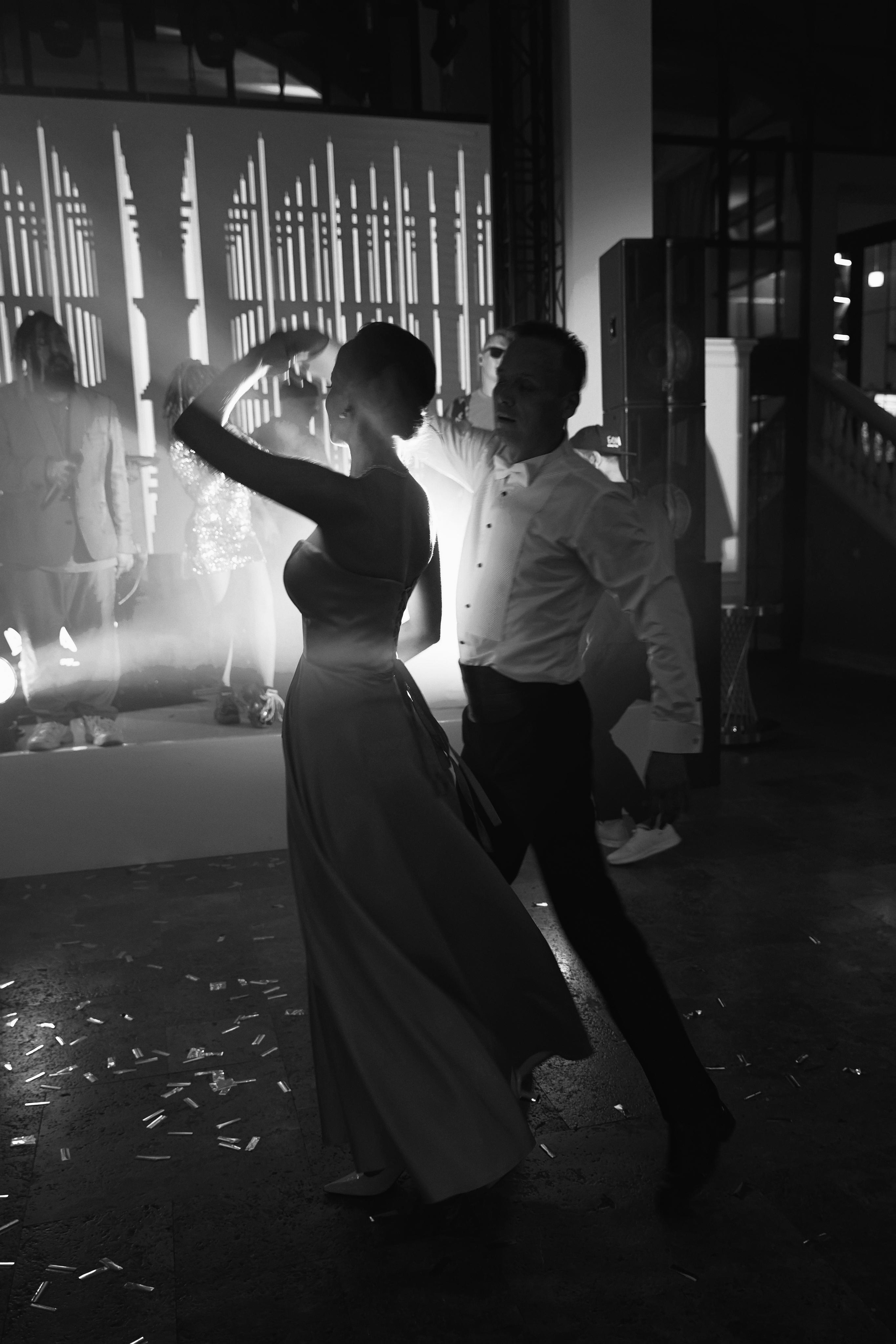 Прогулка на яхте в день свадьбы вместе с фото и видео Твинс Студио. ТВИНС СТУДИО — лучшие свадебные фотографы и видеографы в Краснодаре