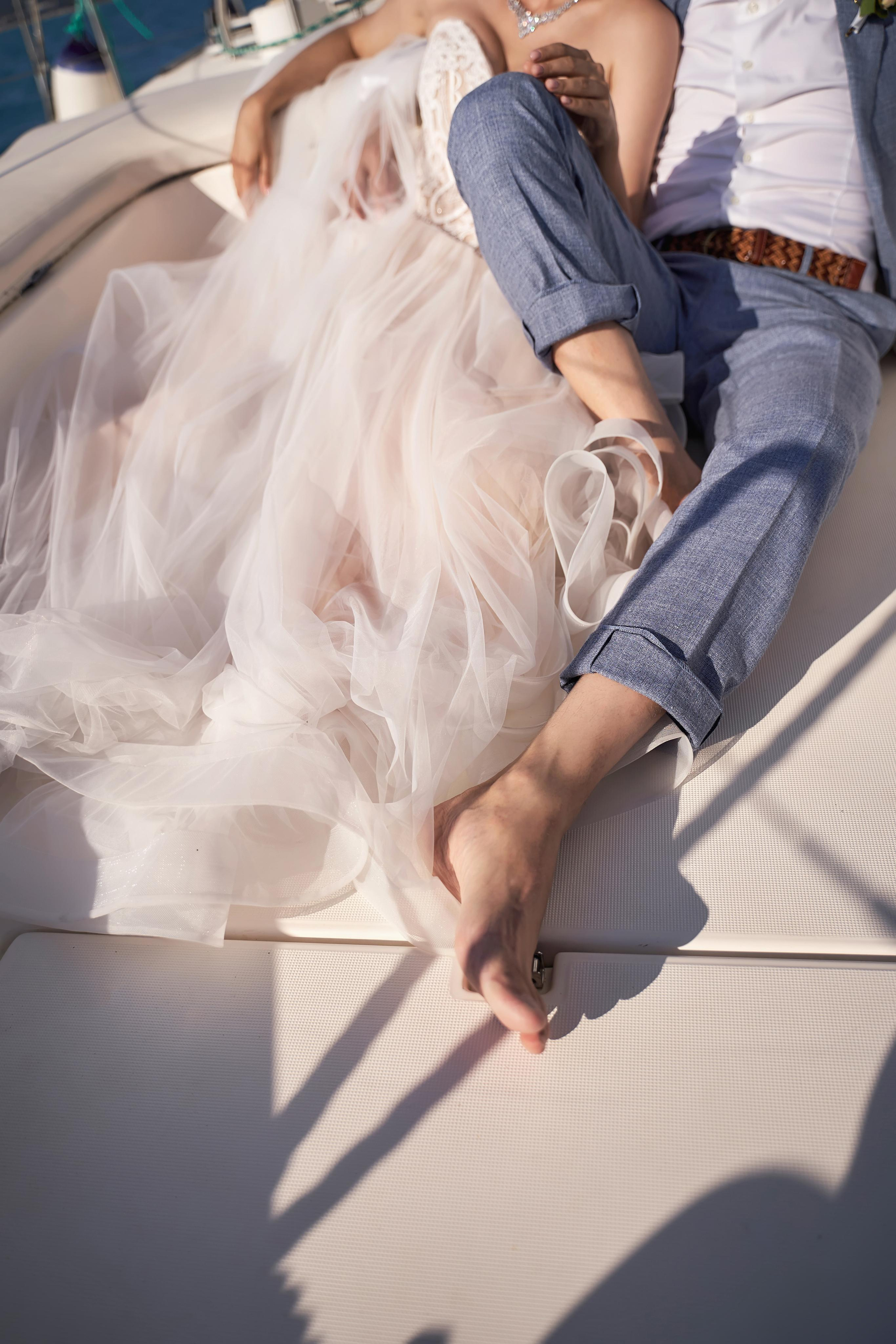 Прогулка на яхте в день свадьбы вместе с фото и видео Твинс Студио. ТВИНС СТУДИО — лучшие свадебные фотографы и видеографы в Краснодаре