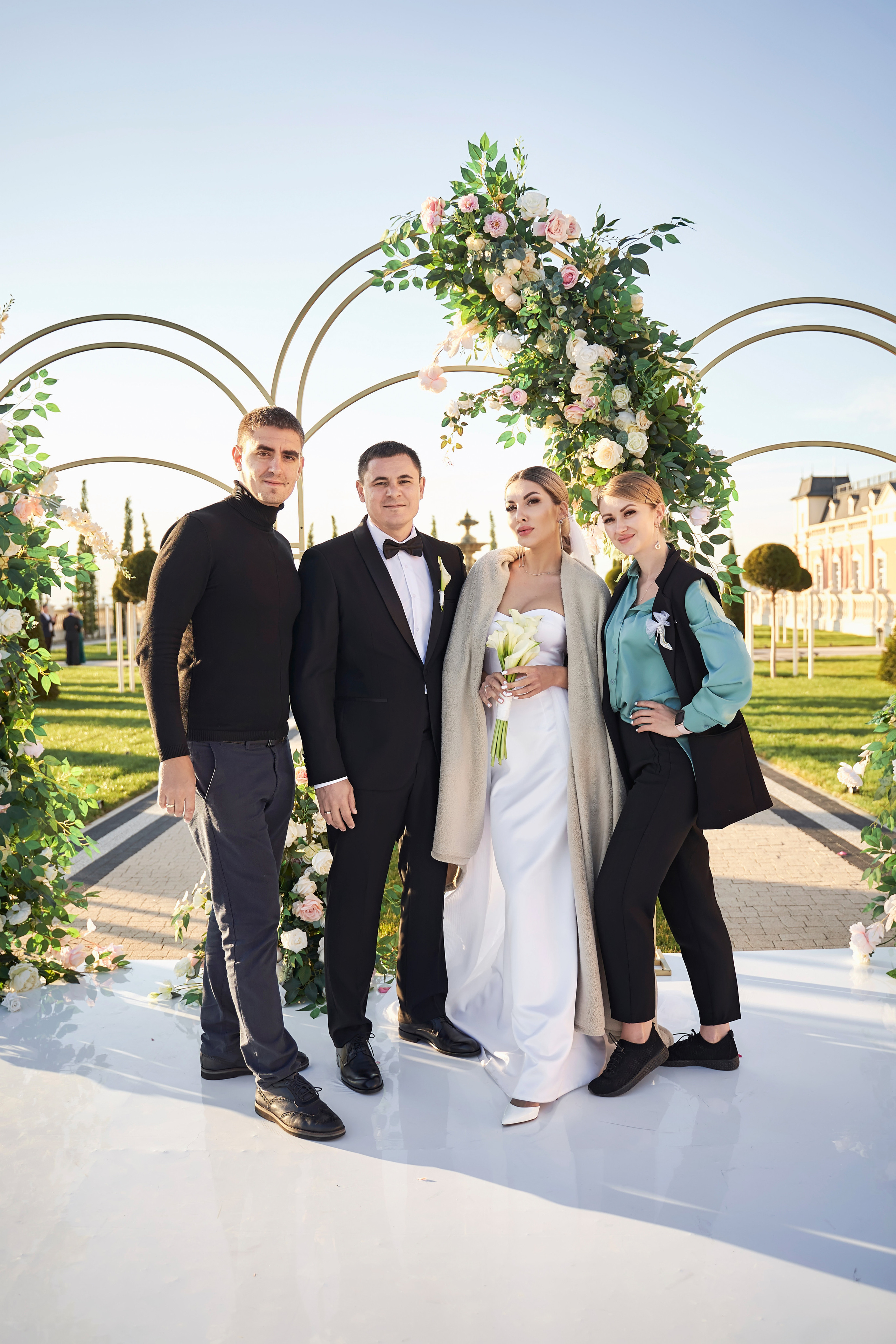 Красивая выездная регистрация в «Шато Де Талю» винодельня в Геленджике. ТВИНС СТУДИО — лучшие свадебные фотографы и видеографы в Краснодаре