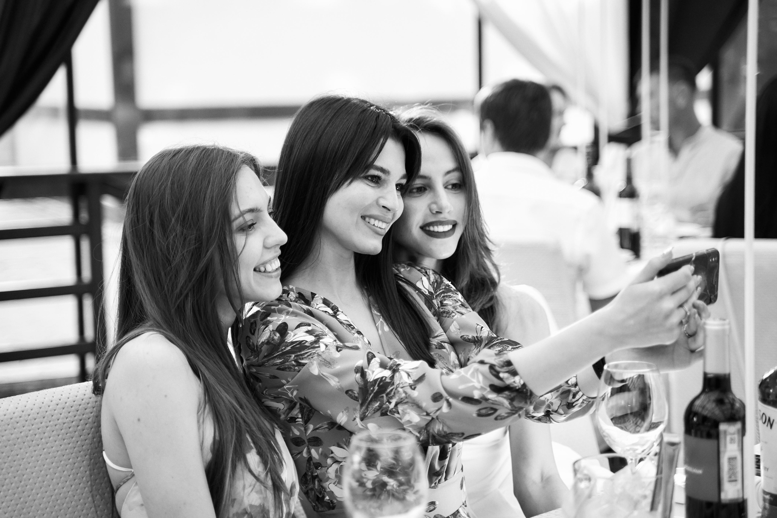 Камерная свадьба в фотостудии, парке Галицкого и Екатерининском загсе. ТВИНС СТУДИО — лучшие свадебные фотографы и видеографы в Краснодаре