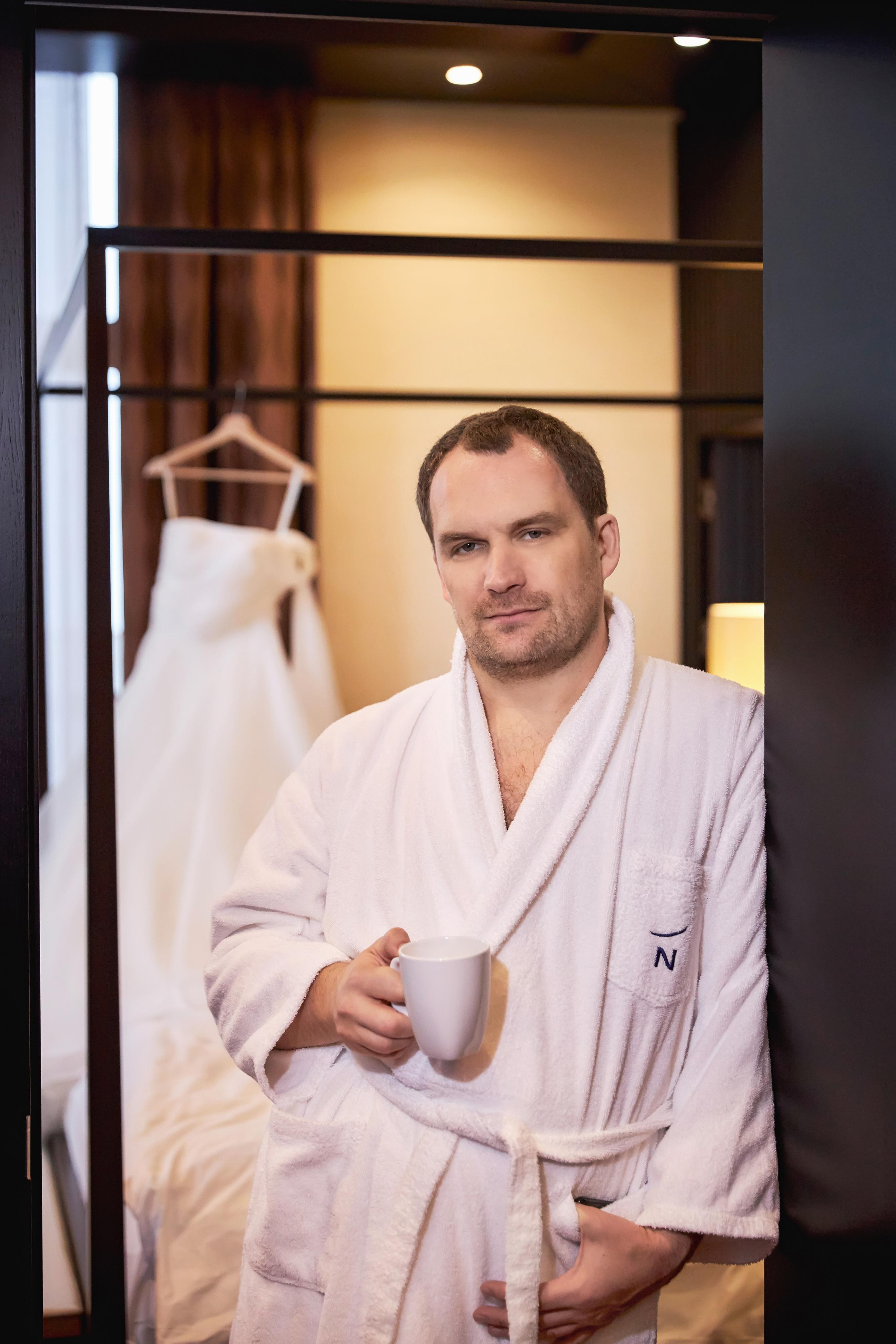 Свадьба в Красной Поляне от TWINS STUDIO в окружении гор. ТВИНС СТУДИО — лучшие свадебные фотографы и видеографы в Краснодаре