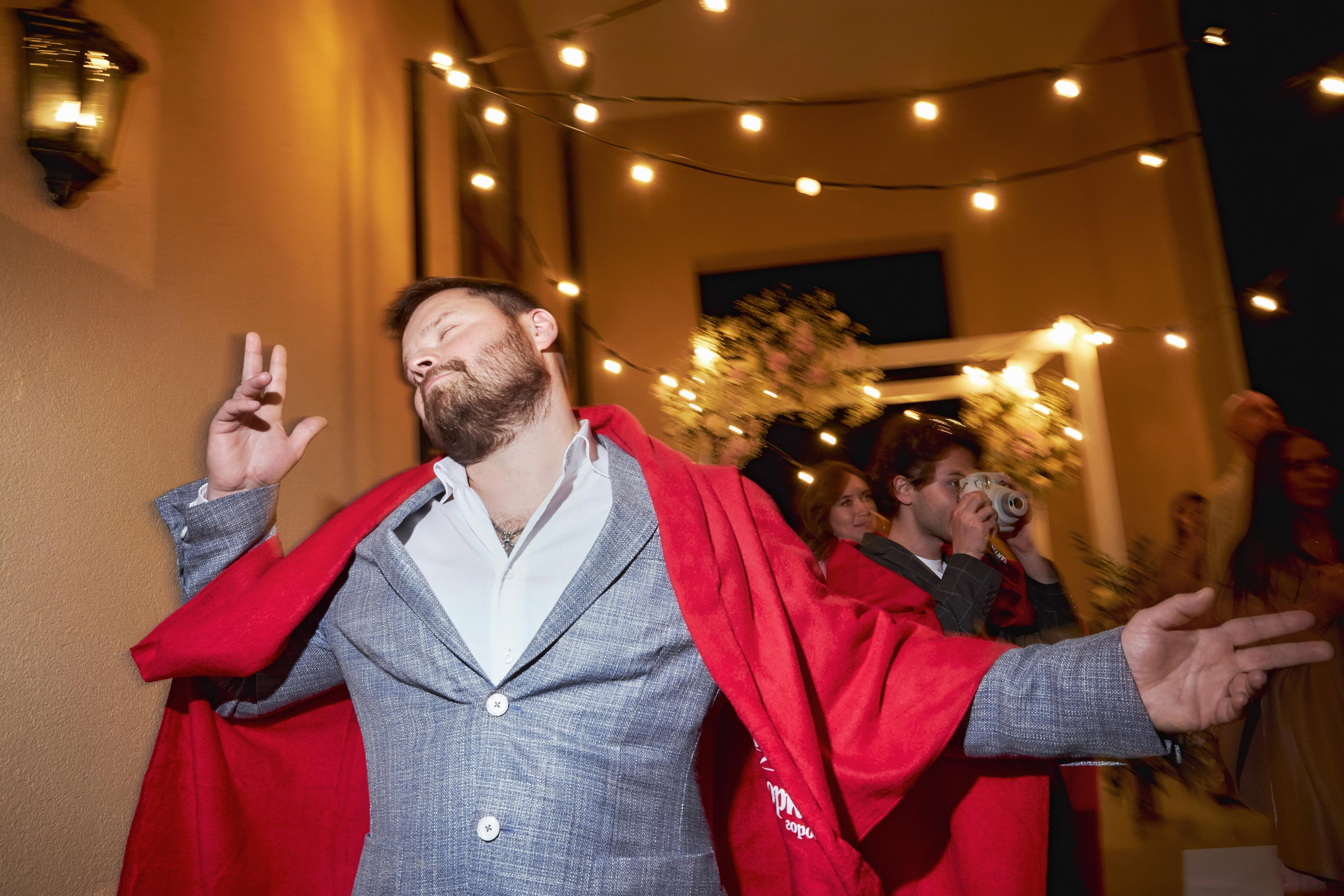 Свадьба в Красной Поляне от TWINS STUDIO в окружении гор. ТВИНС СТУДИО — лучшие свадебные фотографы и видеографы в Краснодаре