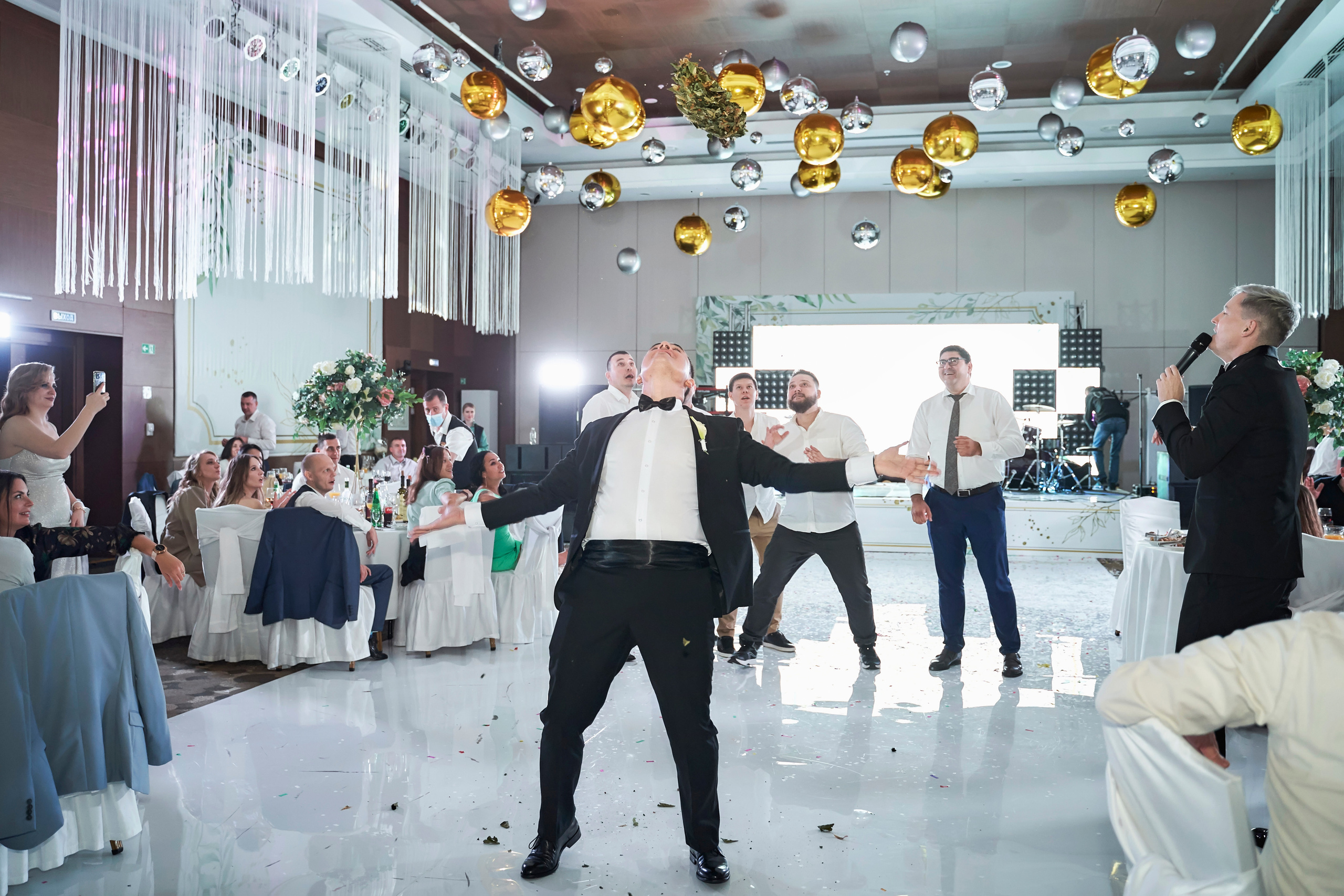 Красивая выездная регистрация в «Шато Де Талю» винодельня в Геленджике. ТВИНС СТУДИО — лучшие свадебные фотографы и видеографы в Краснодаре