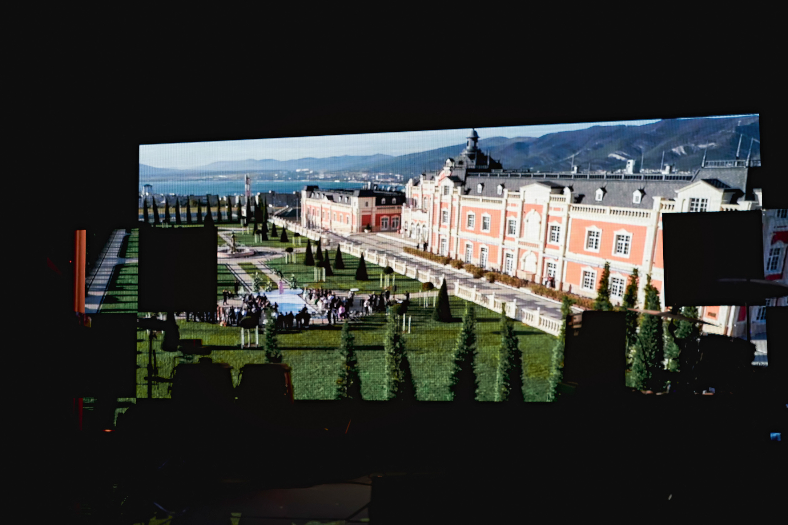 Красивая выездная регистрация в «Шато Де Талю» винодельня в Геленджике. ТВИНС СТУДИО — лучшие свадебные фотографы и видеографы в Краснодаре