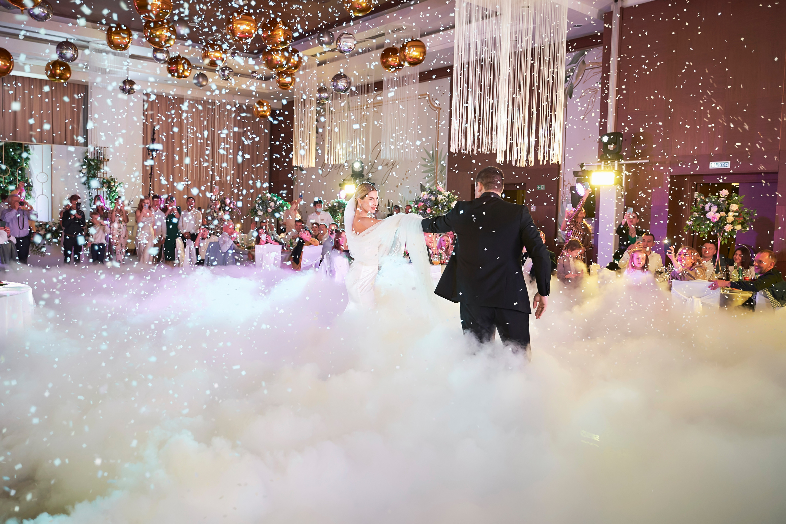 Красивая выездная регистрация в «Шато Де Талю» винодельня в Геленджике. ТВИНС СТУДИО — лучшие свадебные фотографы и видеографы в Краснодаре