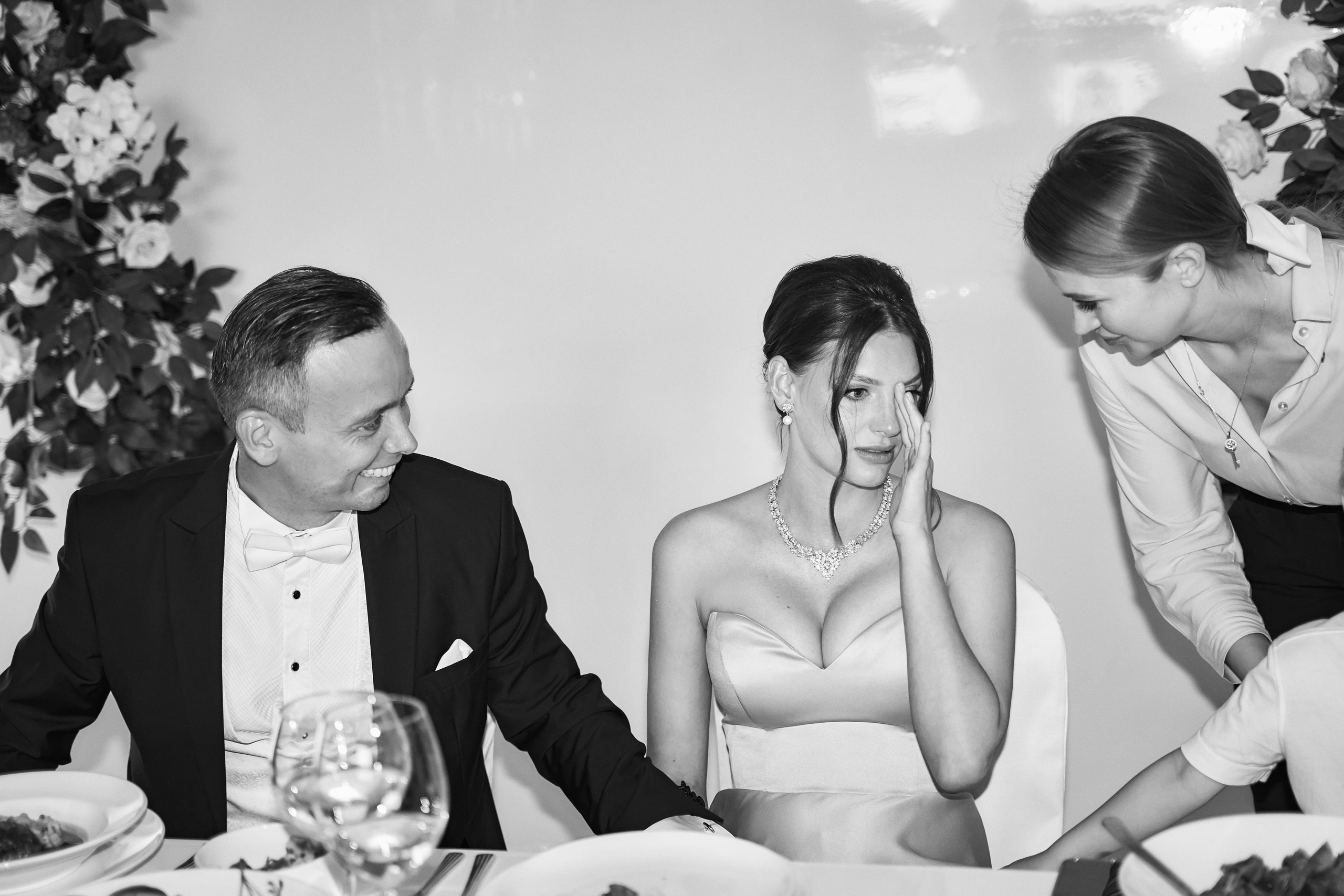 Прогулка на яхте в день свадьбы вместе с фото и видео Твинс Студио. ТВИНС СТУДИО — лучшие свадебные фотографы и видеографы в Краснодаре