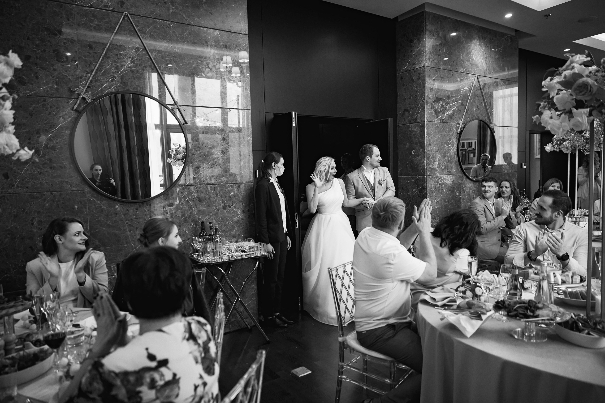 Свадьба в Красной Поляне от TWINS STUDIO в окружении гор. ТВИНС СТУДИО — лучшие свадебные фотографы и видеографы в Краснодаре