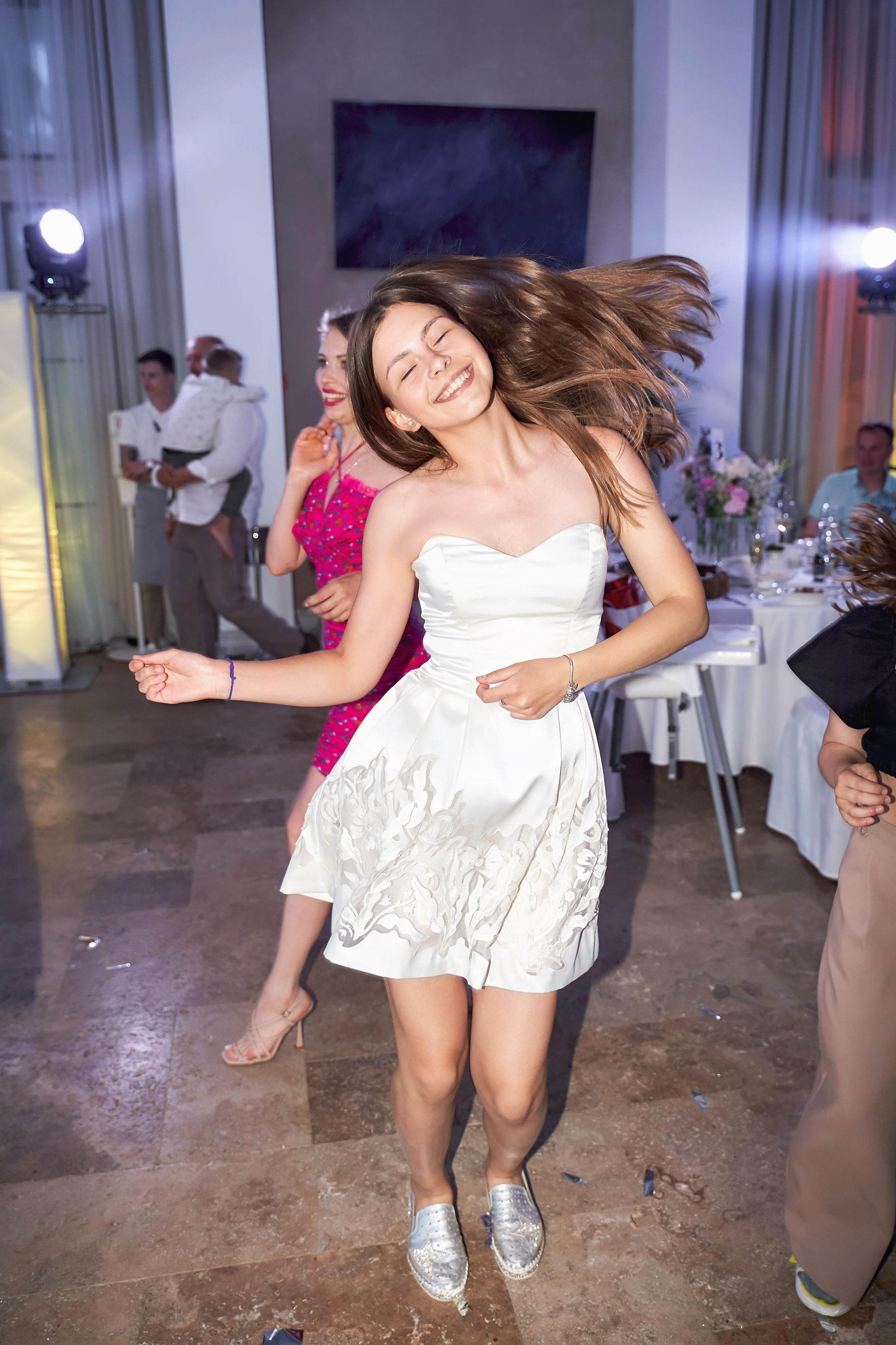 Прогулка на яхте в день свадьбы вместе с фото и видео Твинс Студио. ТВИНС СТУДИО — лучшие свадебные фотографы и видеографы в Краснодаре