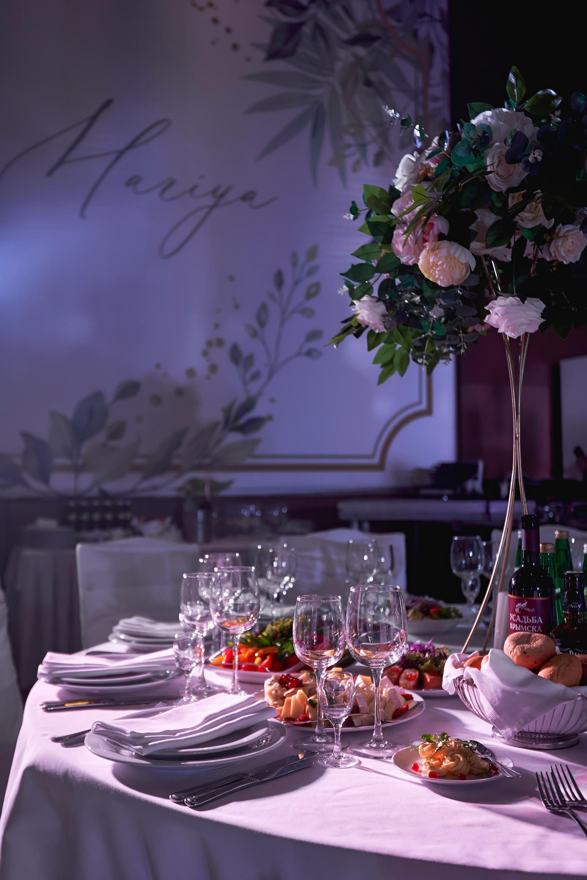 Красивая выездная регистрация в «Шато Де Талю» винодельня в Геленджике. ТВИНС СТУДИО — лучшие свадебные фотографы и видеографы в Краснодаре