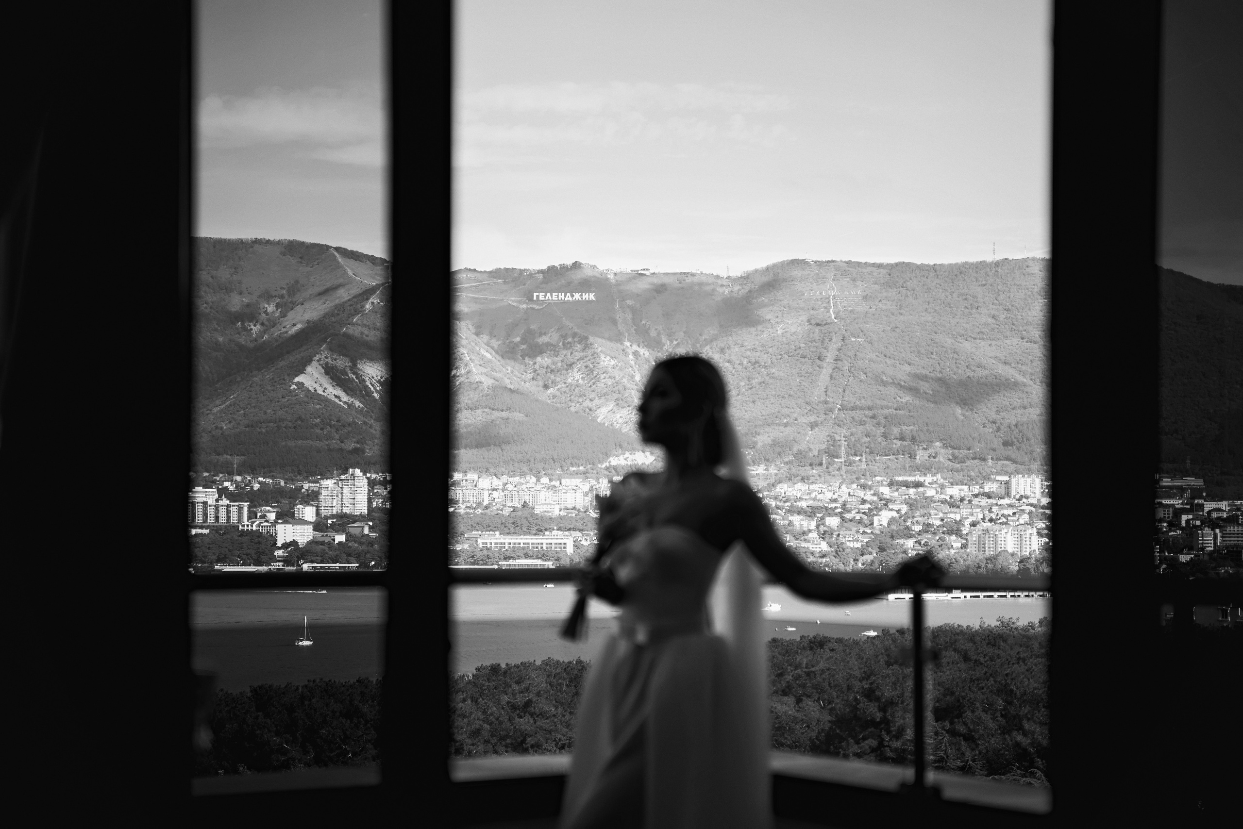 Красивая выездная регистрация в «Шато Де Талю» винодельня в Геленджике. ТВИНС СТУДИО — лучшие свадебные фотографы и видеографы в Краснодаре