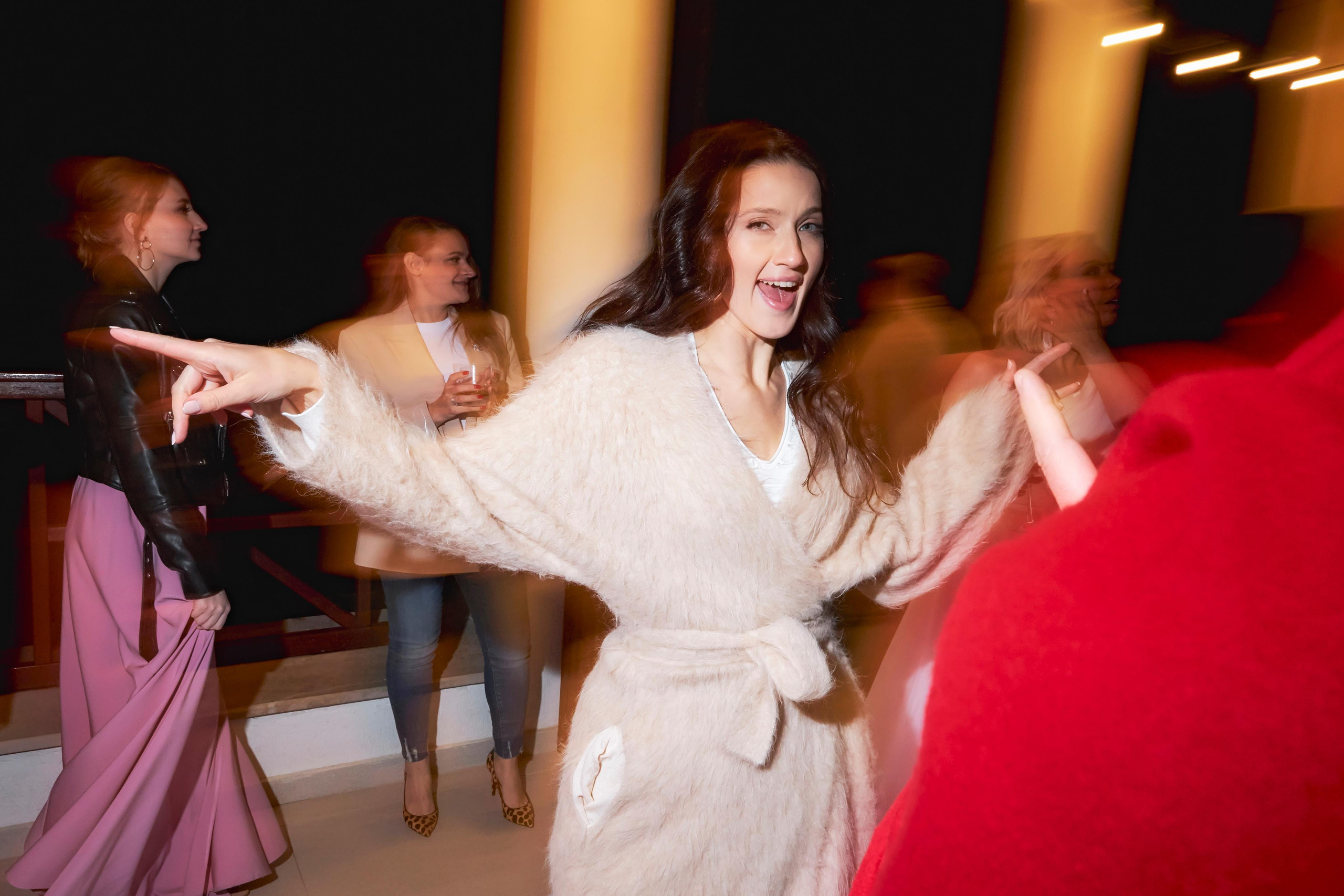 Свадьба в Красной Поляне от TWINS STUDIO в окружении гор. ТВИНС СТУДИО — лучшие свадебные фотографы и видеографы в Краснодаре