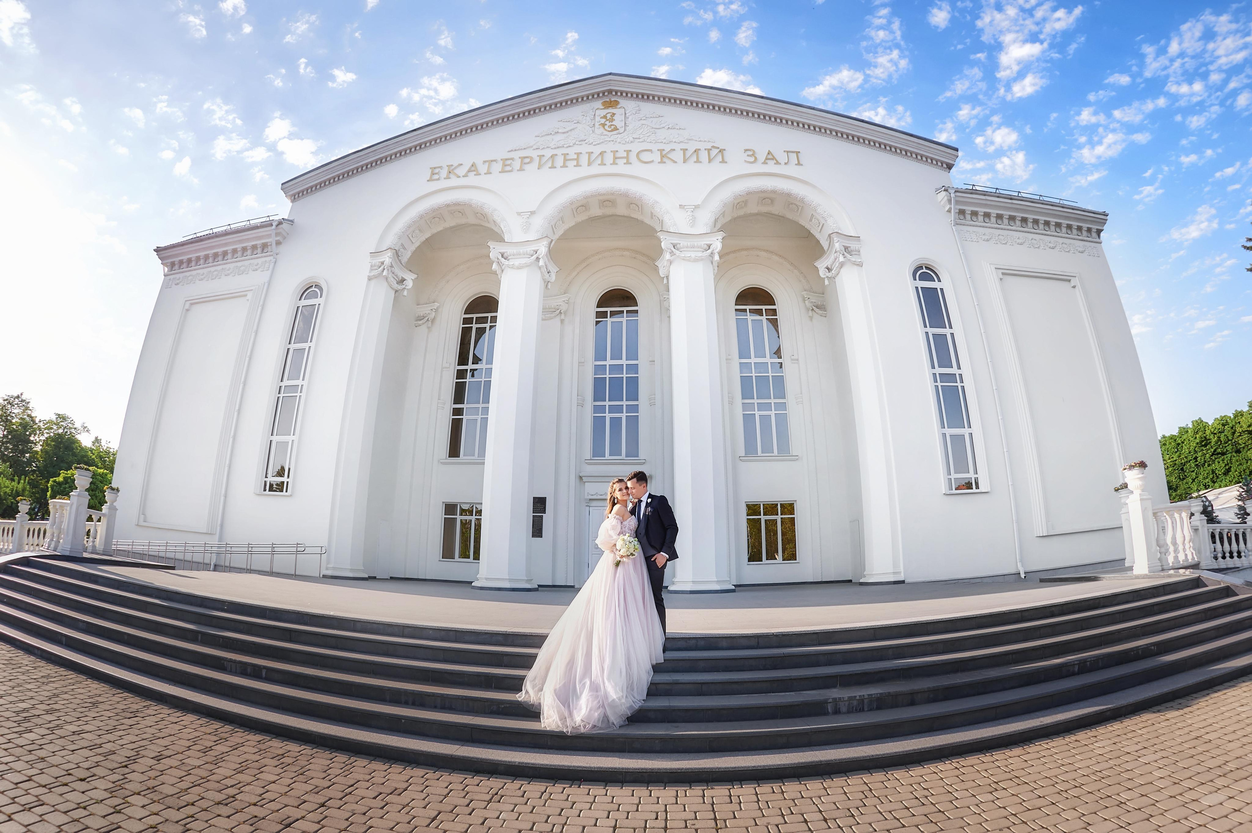 Камерная свадьба в фотостудии, парке Галицкого и Екатерининском загсе. ТВИНС СТУДИО — лучшие свадебные фотографы и видеографы в Краснодаре