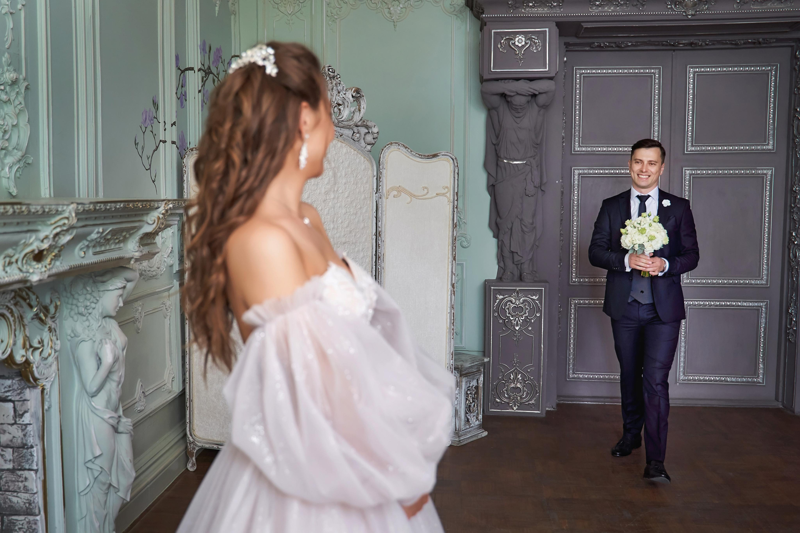 Камерная свадьба в фотостудии, парке Галицкого и Екатерининском загсе. ТВИНС СТУДИО — лучшие свадебные фотографы и видеографы в Краснодаре