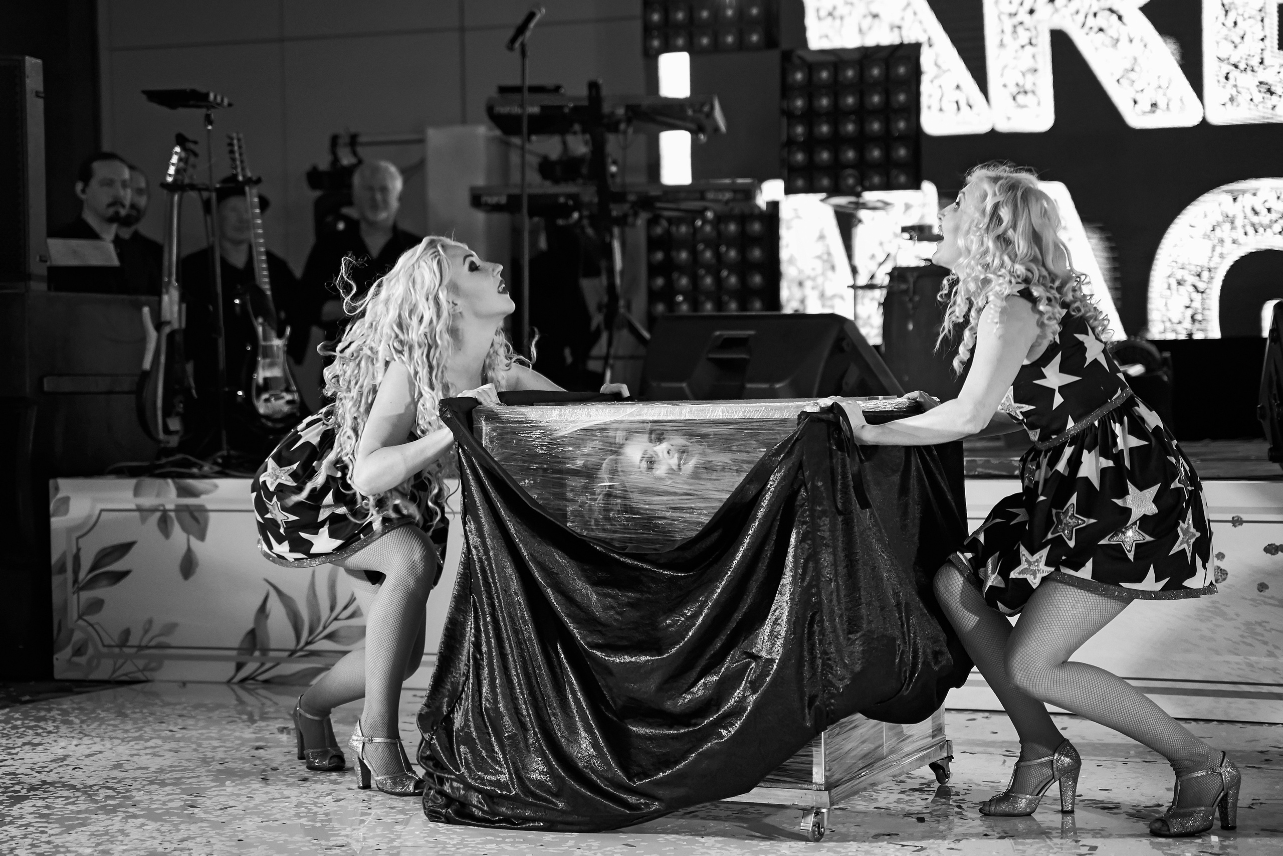 Красивая выездная регистрация в «Шато Де Талю» винодельня в Геленджике. ТВИНС СТУДИО — лучшие свадебные фотографы и видеографы в Краснодаре