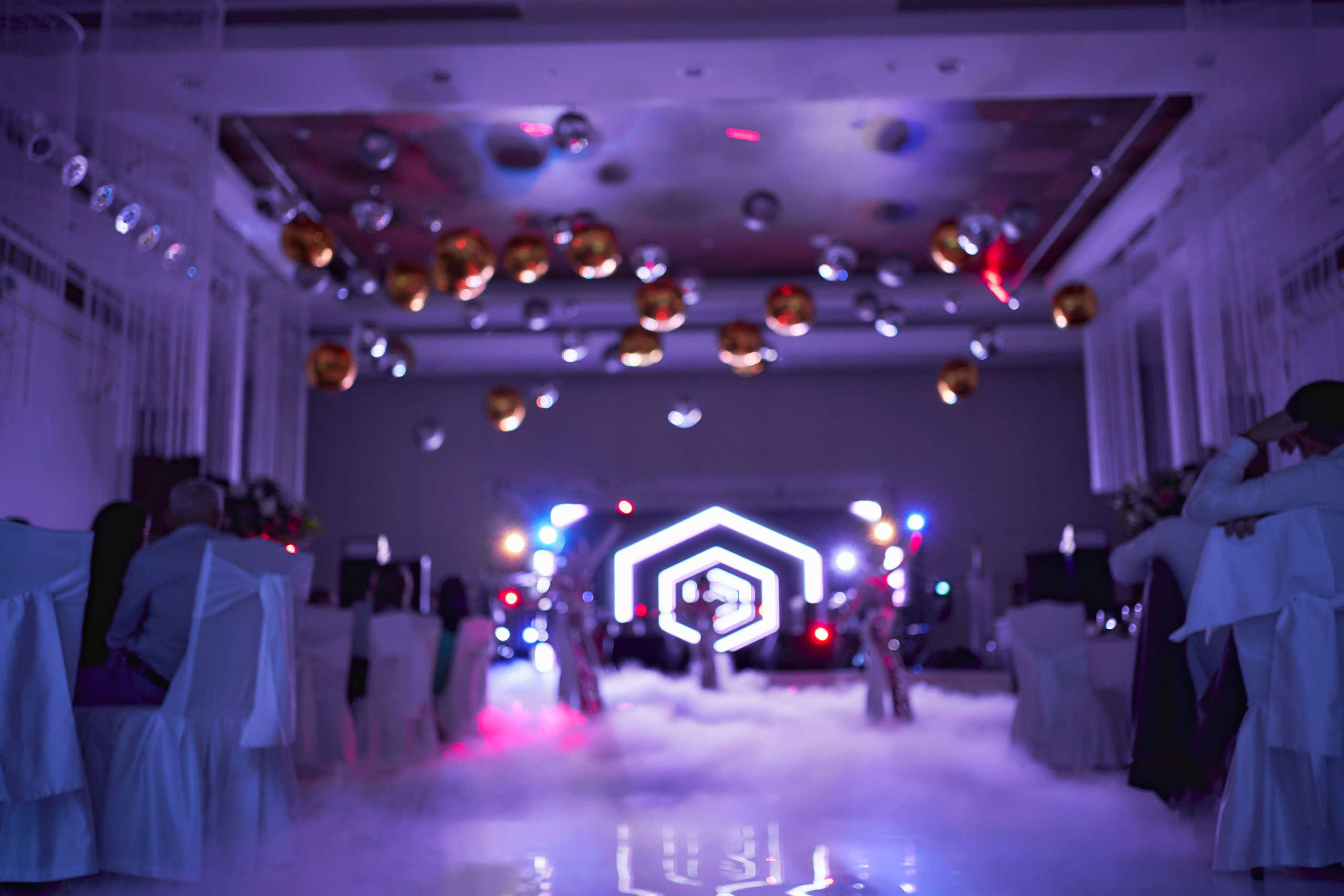 Красивая выездная регистрация в «Шато Де Талю» винодельня в Геленджике. ТВИНС СТУДИО — лучшие свадебные фотографы и видеографы в Краснодаре