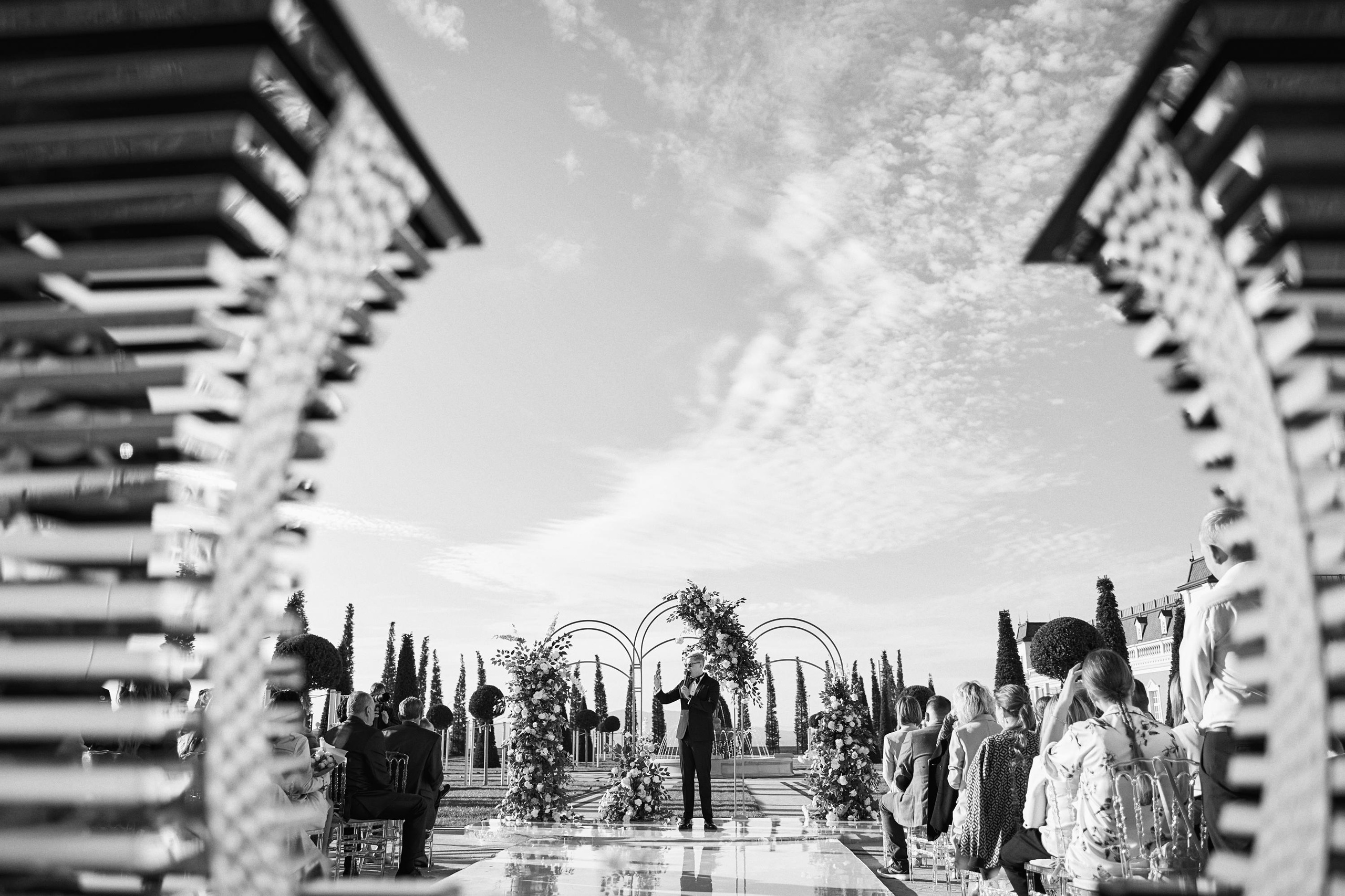 Красивая выездная регистрация в «Шато Де Талю» винодельня в Геленджике. ТВИНС СТУДИО — лучшие свадебные фотографы и видеографы в Краснодаре