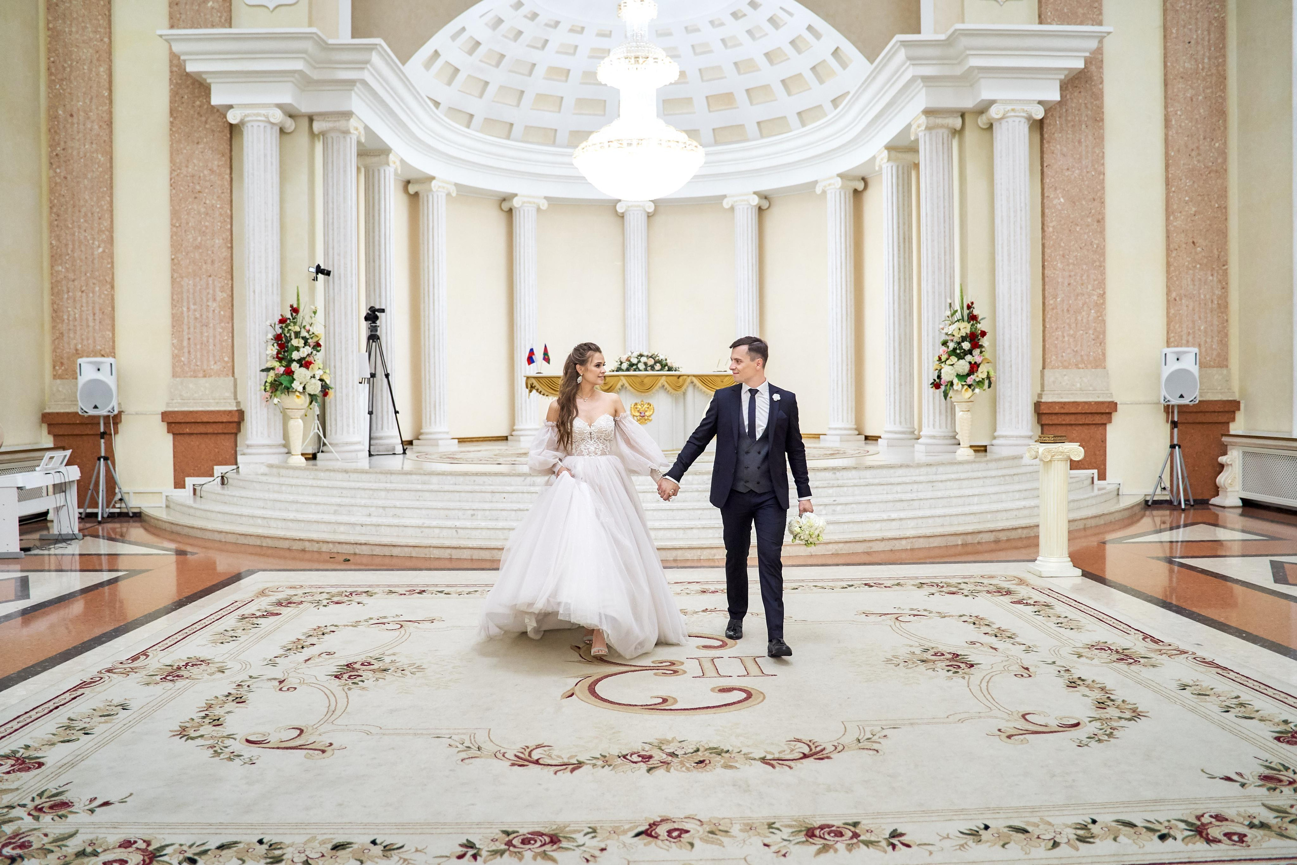 Камерная свадьба в фотостудии, парке Галицкого и Екатерининском загсе. ТВИНС СТУДИО — лучшие свадебные фотографы и видеографы в Краснодаре