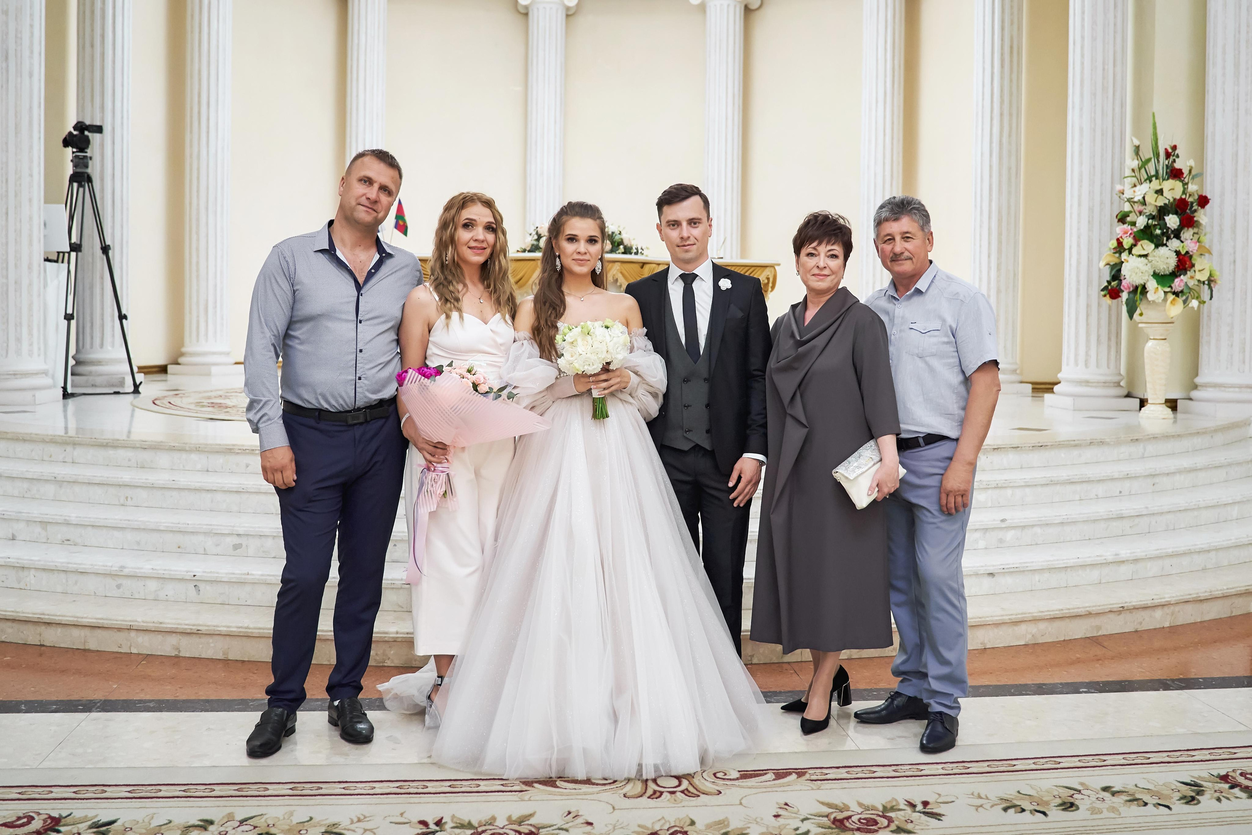 Камерная свадьба в фотостудии, парке Галицкого и Екатерининском загсе. ТВИНС СТУДИО — лучшие свадебные фотографы и видеографы в Краснодаре