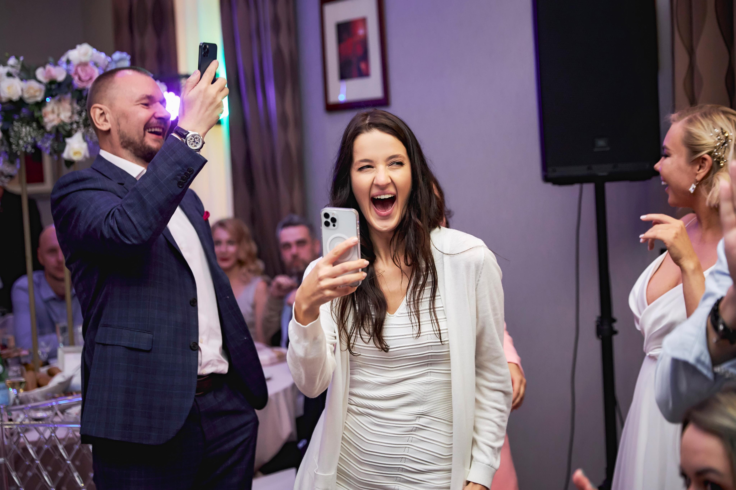 Свадьба в Красной Поляне от TWINS STUDIO в окружении гор. ТВИНС СТУДИО — лучшие свадебные фотографы и видеографы в Краснодаре