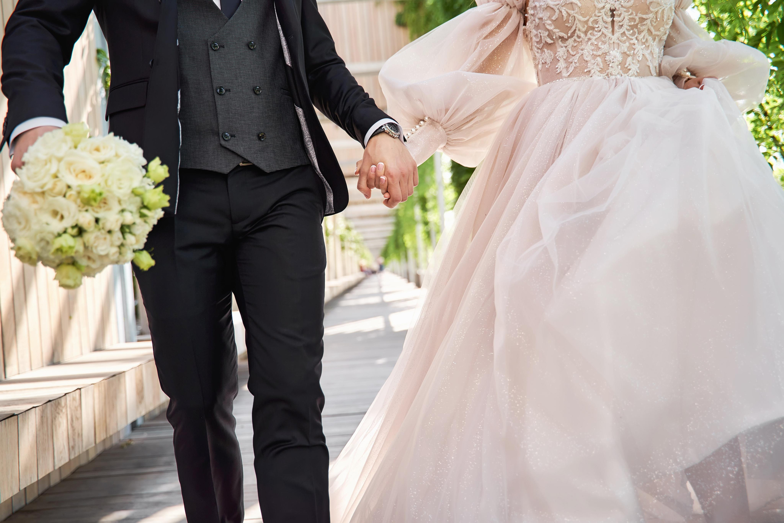 Камерная свадьба в фотостудии, парке Галицкого и Екатерининском загсе. ТВИНС СТУДИО — лучшие свадебные фотографы и видеографы в Краснодаре