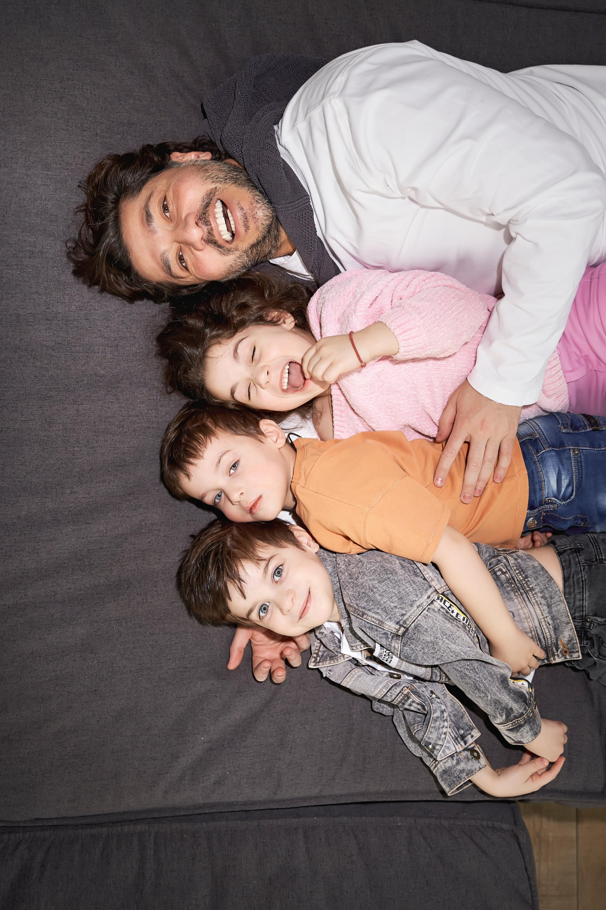 Самир Азарян и «три торнадо» Семейная фотосъёмка от Твинс Студио. ТВИНС СТУДИО — лучшие свадебные фотографы и видеографы в Краснодаре