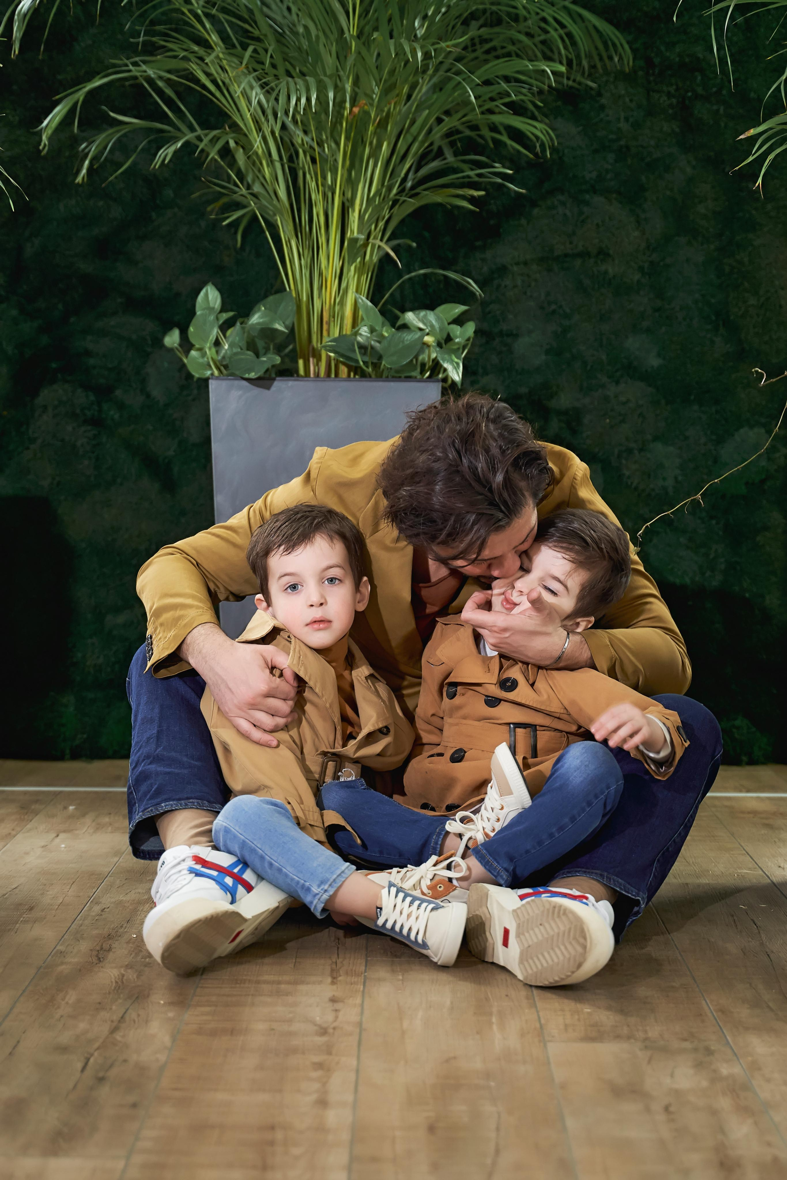 Самир Азарян и «три торнадо» Семейная фотосъёмка от Твинс Студио. ТВИНС СТУДИО — лучшие свадебные фотографы и видеографы в Краснодаре