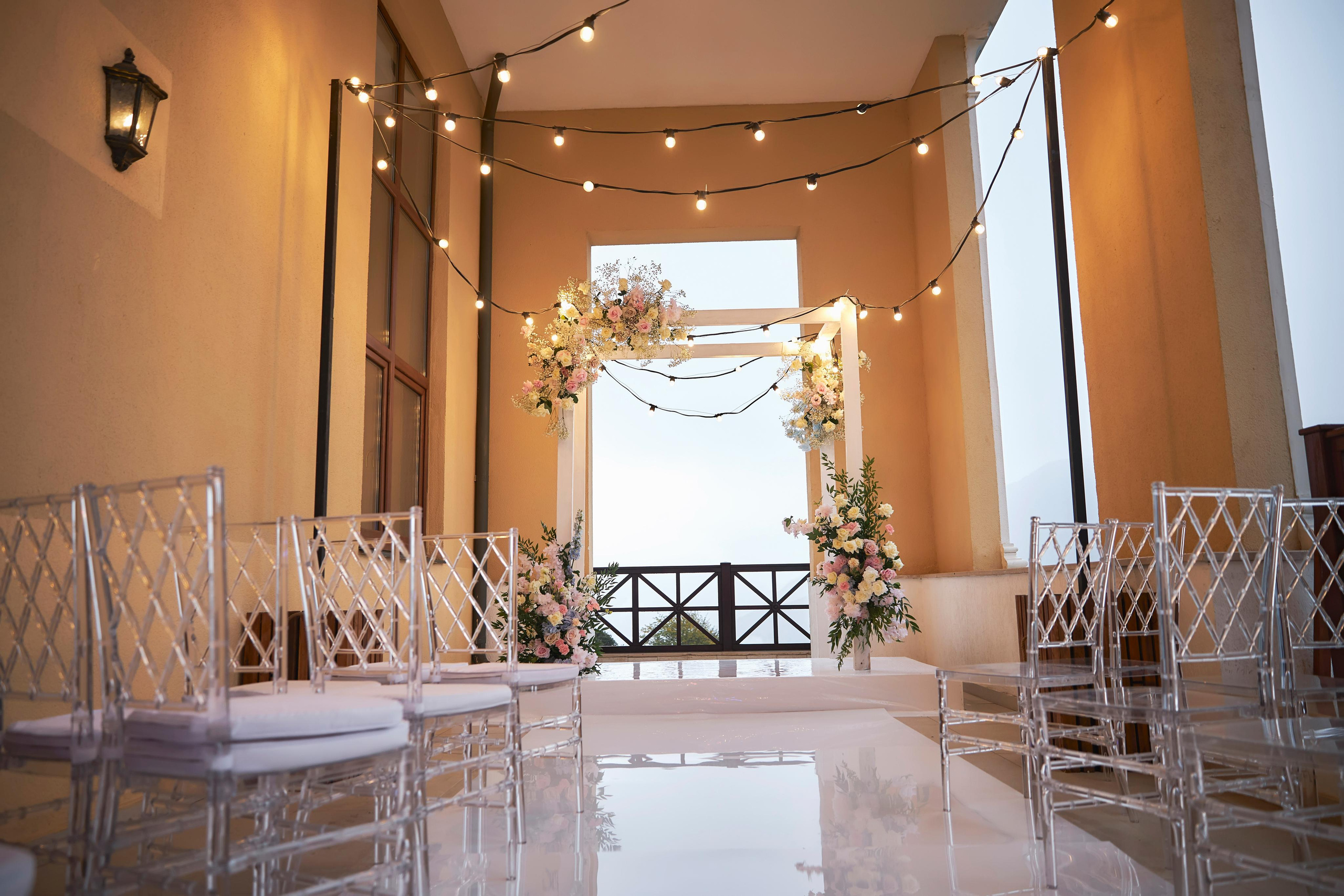 Свадьба в Красной Поляне от TWINS STUDIO в окружении гор. ТВИНС СТУДИО — лучшие свадебные фотографы и видеографы в Краснодаре